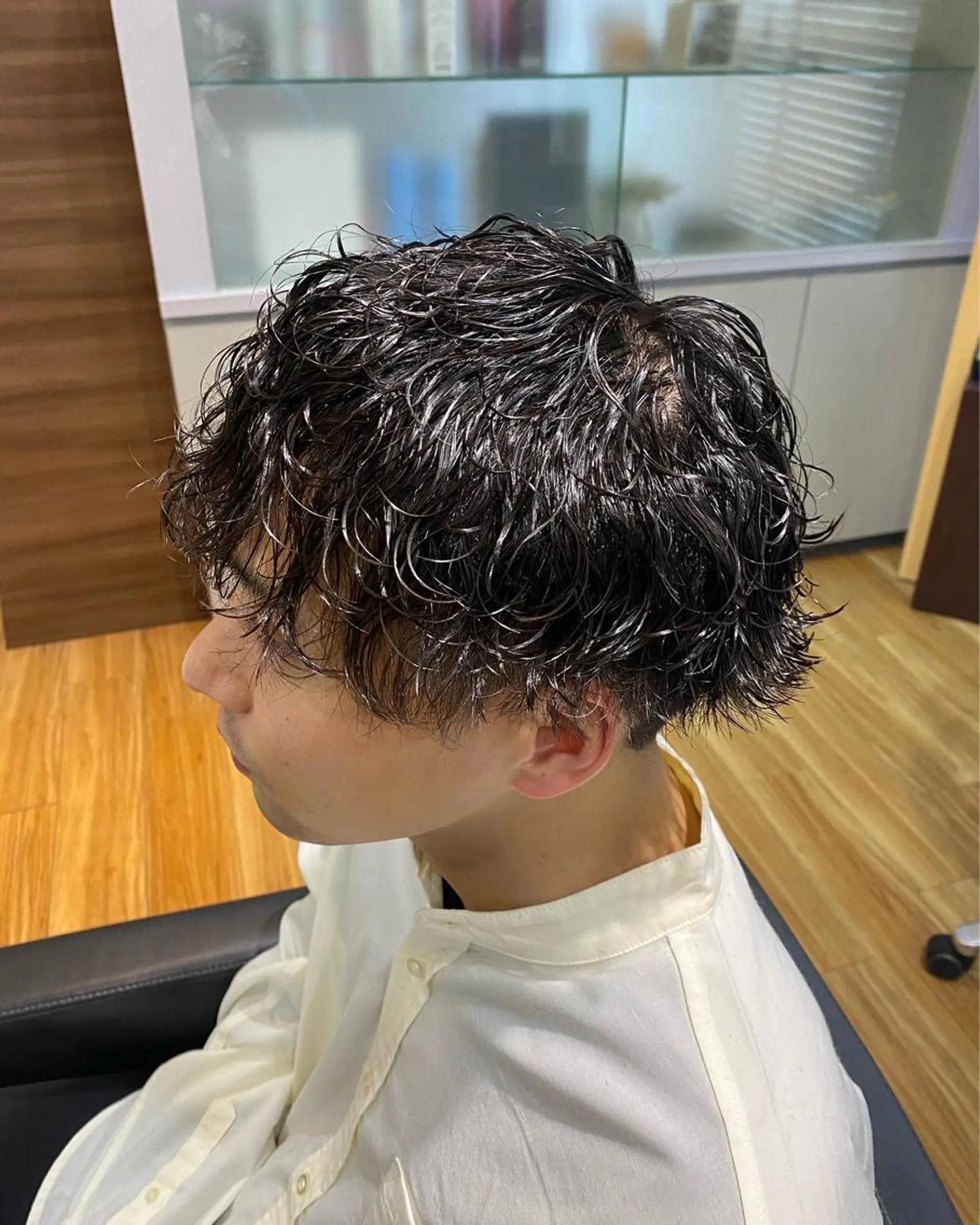 ショート パーマ メンズ メンズパーマ 波巻きパーマ DOI   HAIR MAKE MODE所属・土井 祐之介のヘアスタイル