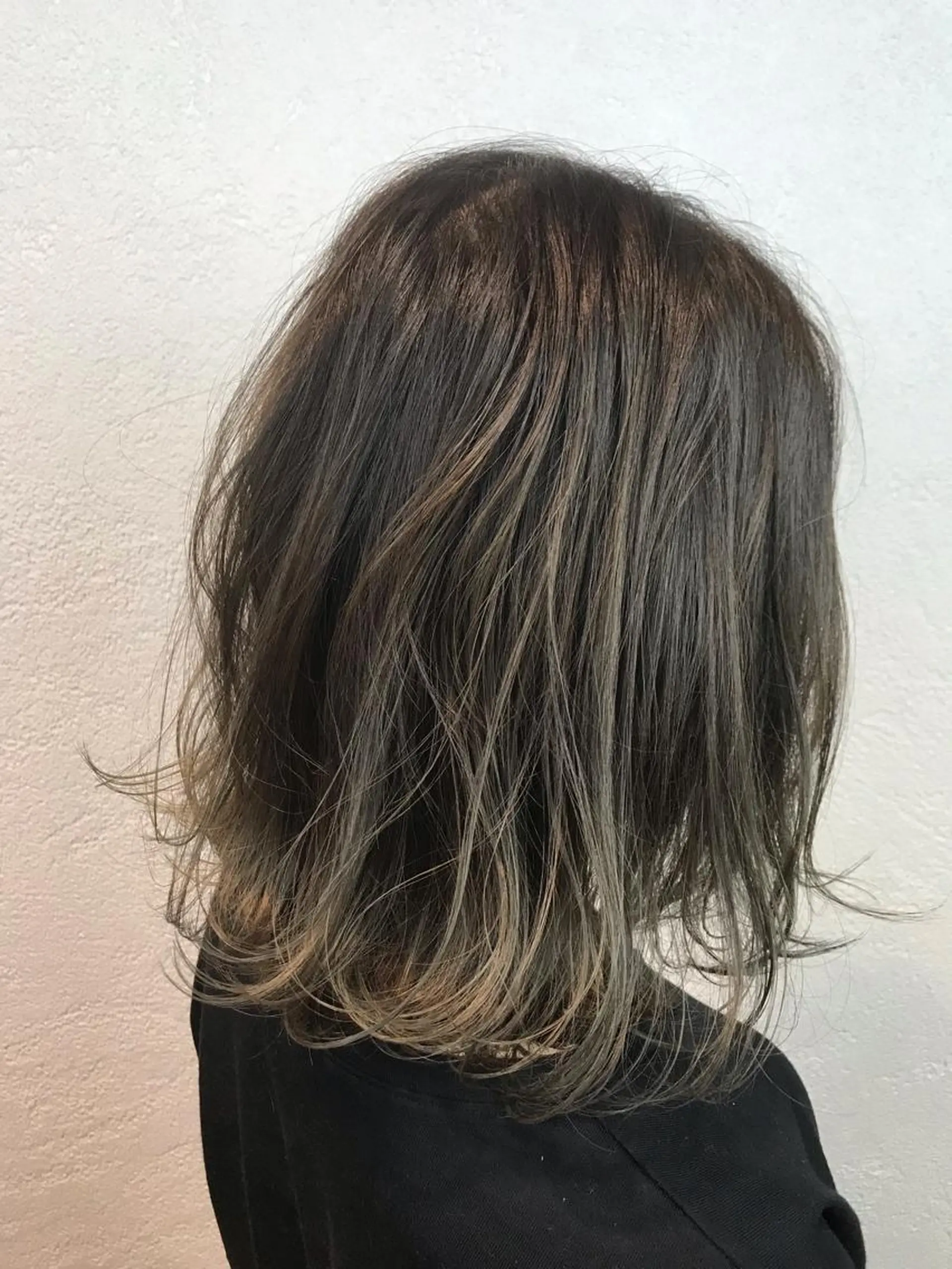 ショート カラー アッシュ アッシュグレー グレージュ ハイライトカラー シルバー カット ヘアカラー トリートメント デザインカラー🌈 高木リョウのヘアスタイル