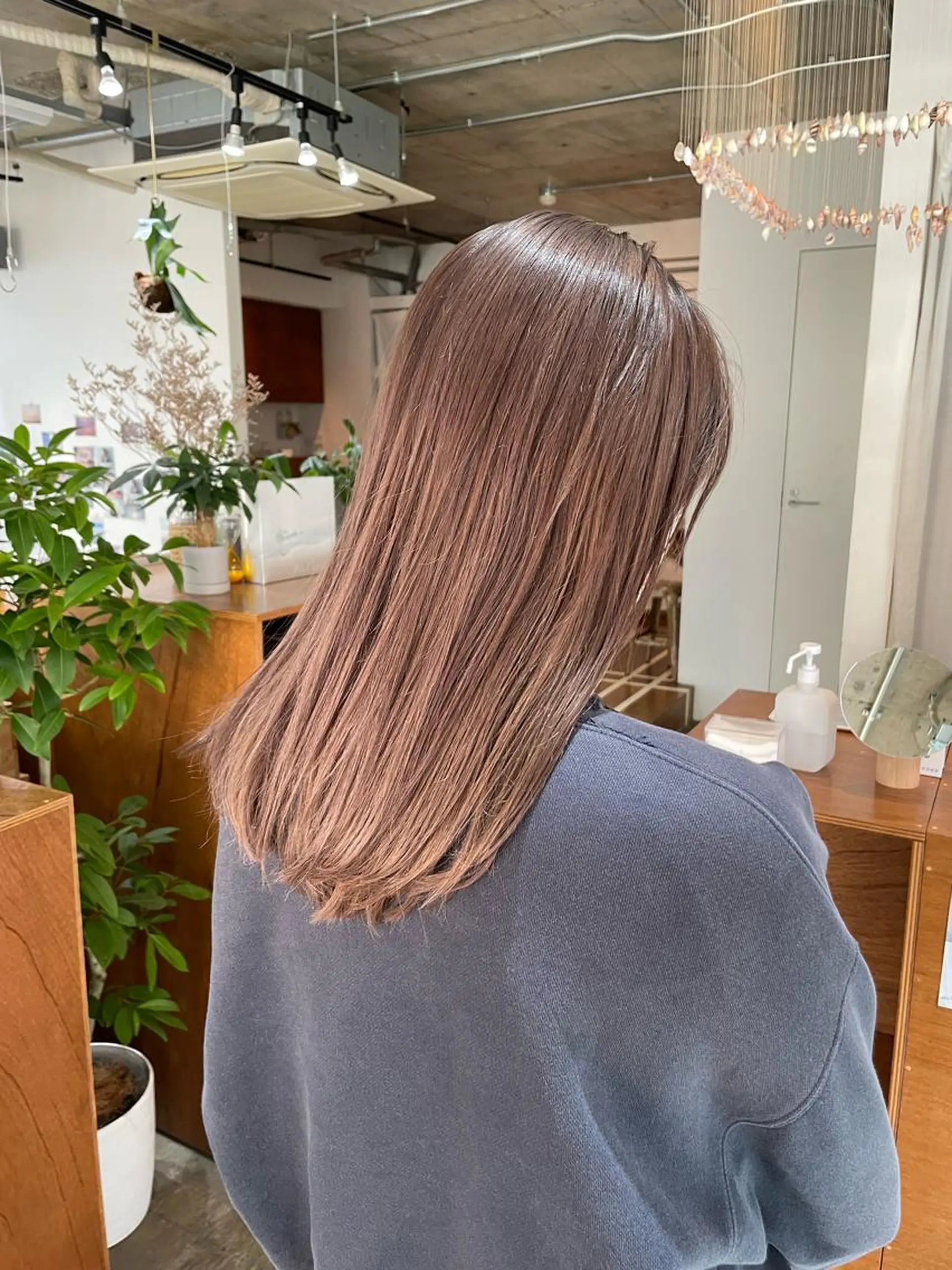 ロング カラー ベージュカラー ブリーチ ピンクカラー ピンクベージュ 奥村 紘のヘアスタイル