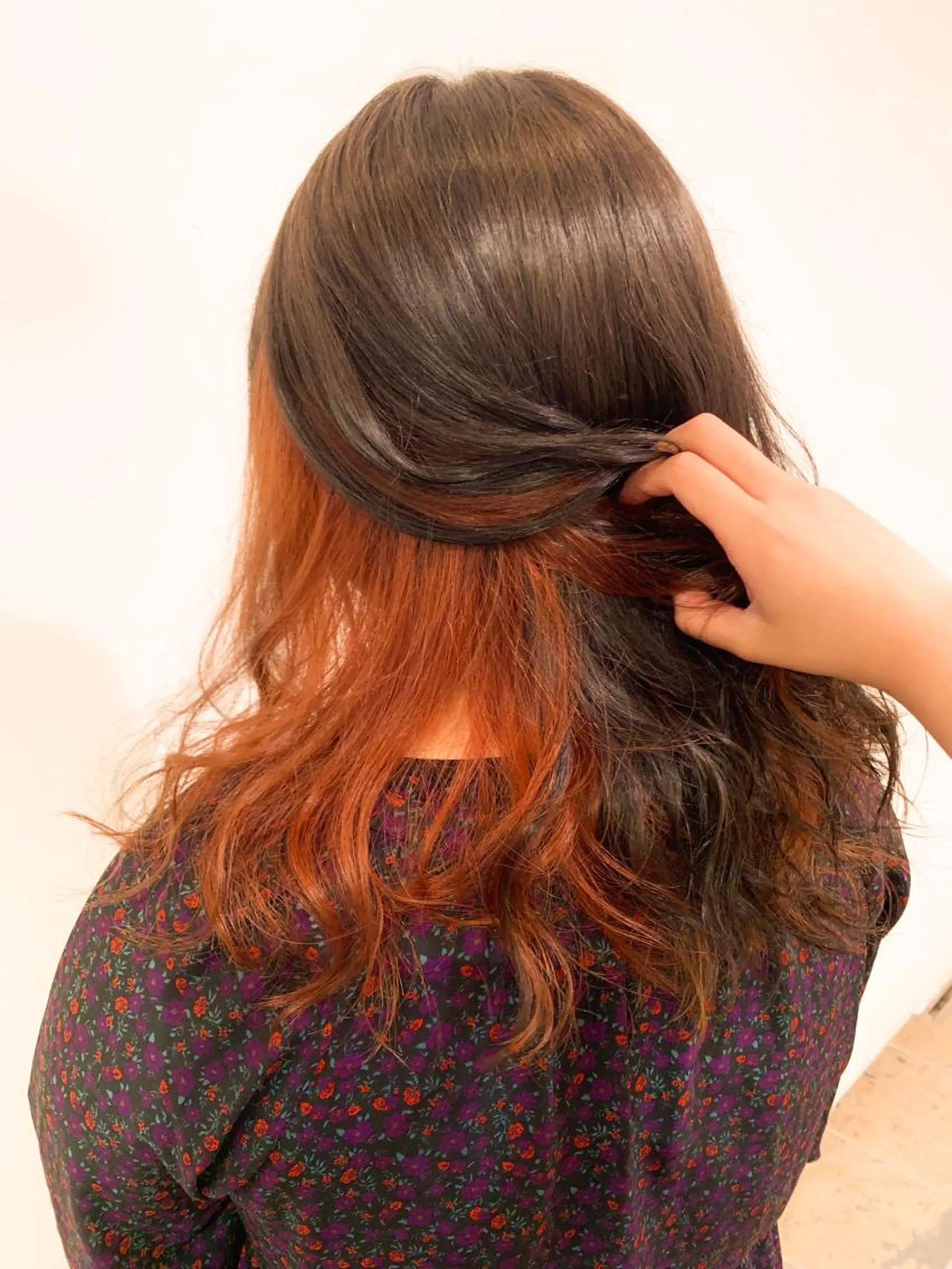 セミロング カラー 乳井 悠香のヘアスタイル