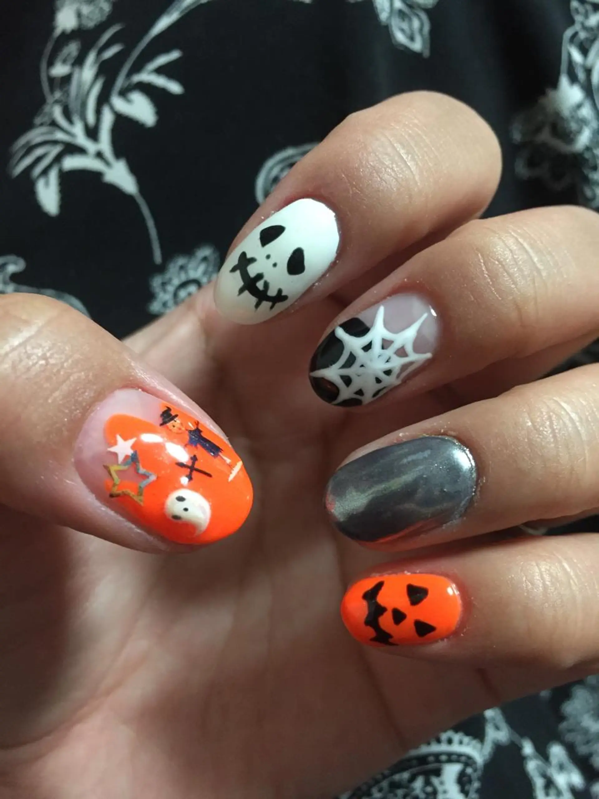 ネイル ハロウィン ミラーネイル みんなの店所属・仲谷 つかさのエステ・リラクイメージ