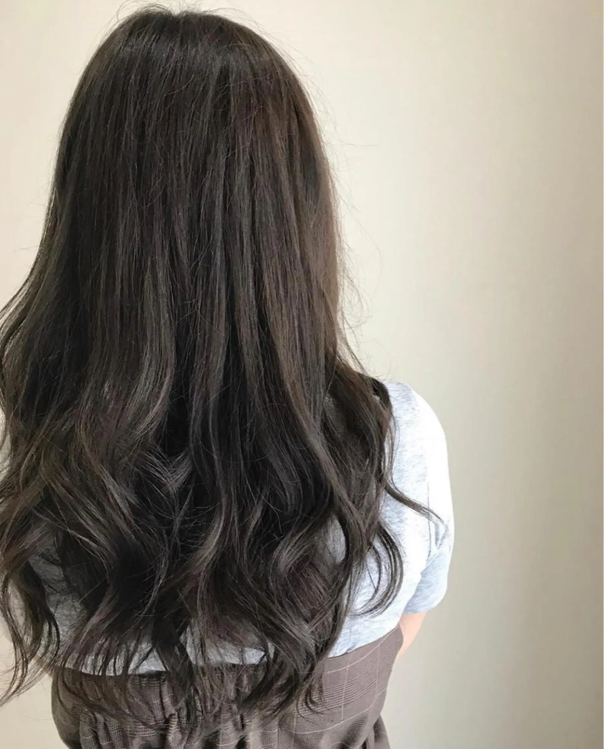 ロング カラー ヘアアレンジ アッシュ アッシュグレー アッシュグレージュ グレージュ 福壽 優奈のヘアスタイル