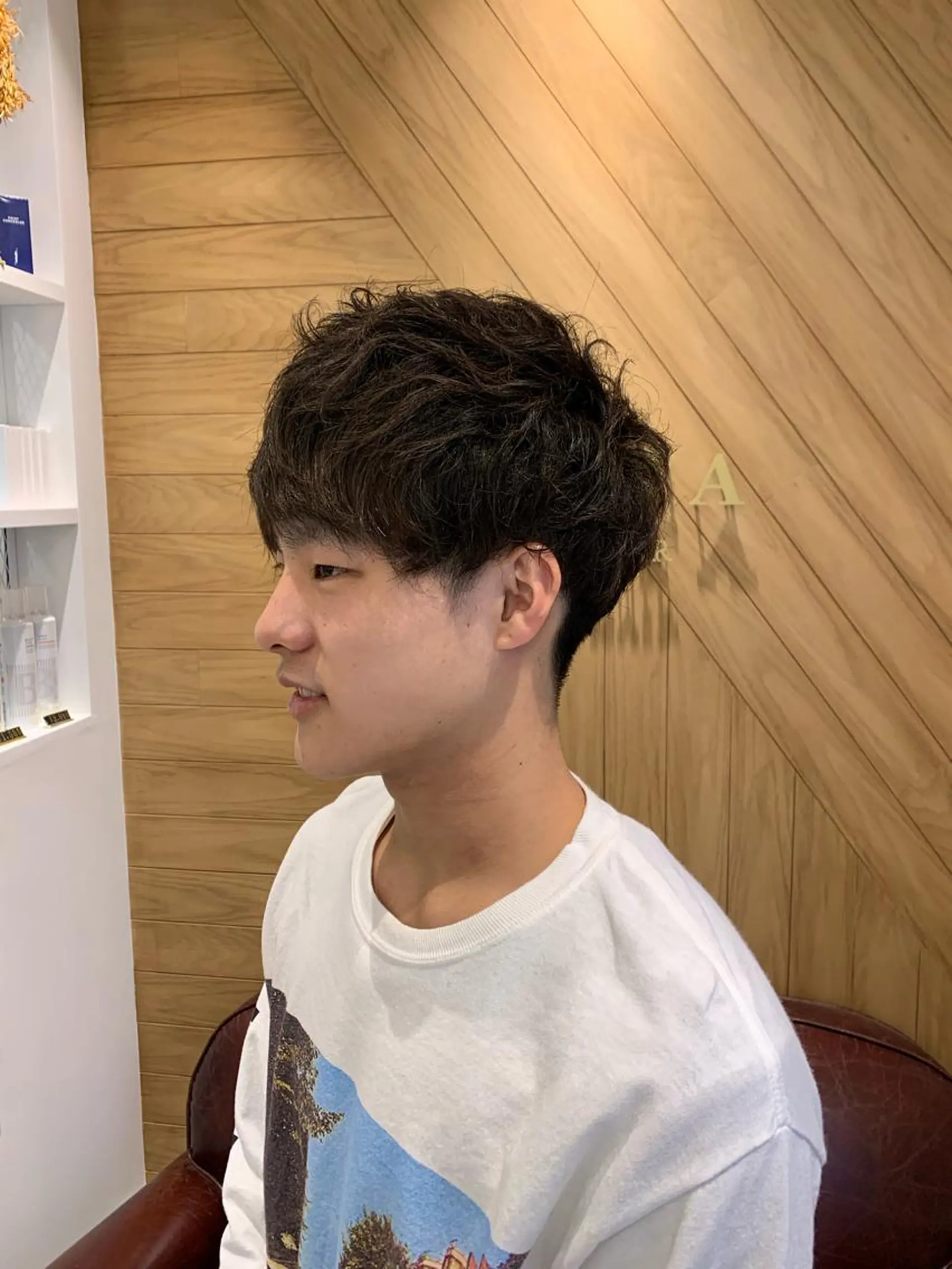 ショート パーマ メンズ 鈴村 大介のヘアスタイル