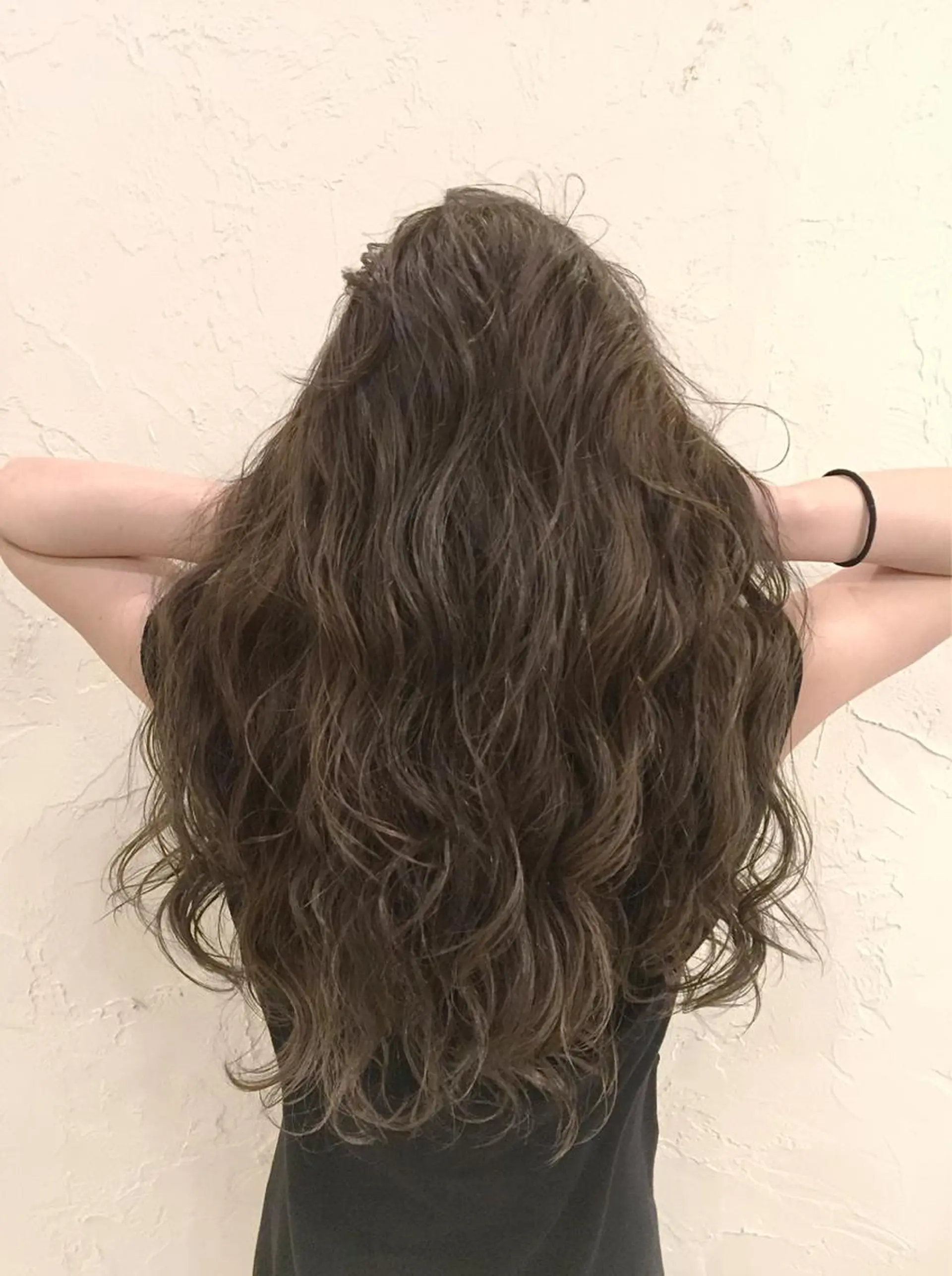 ロング 韓国レイヤー外国人風 透明感カラー髪質改善のヘアスタイル