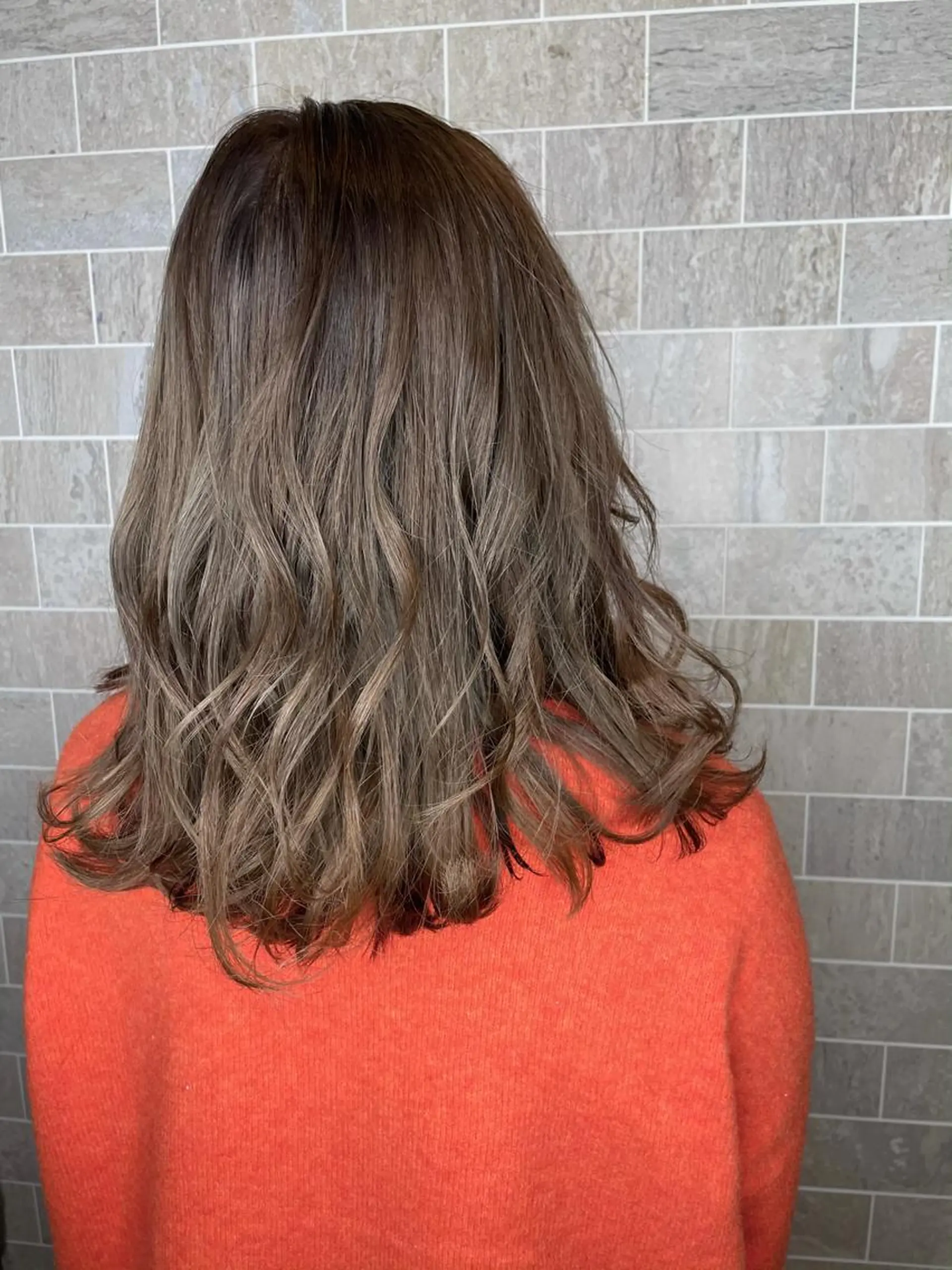 ミディアム カラー 渡辺 瑠美のヘアスタイル