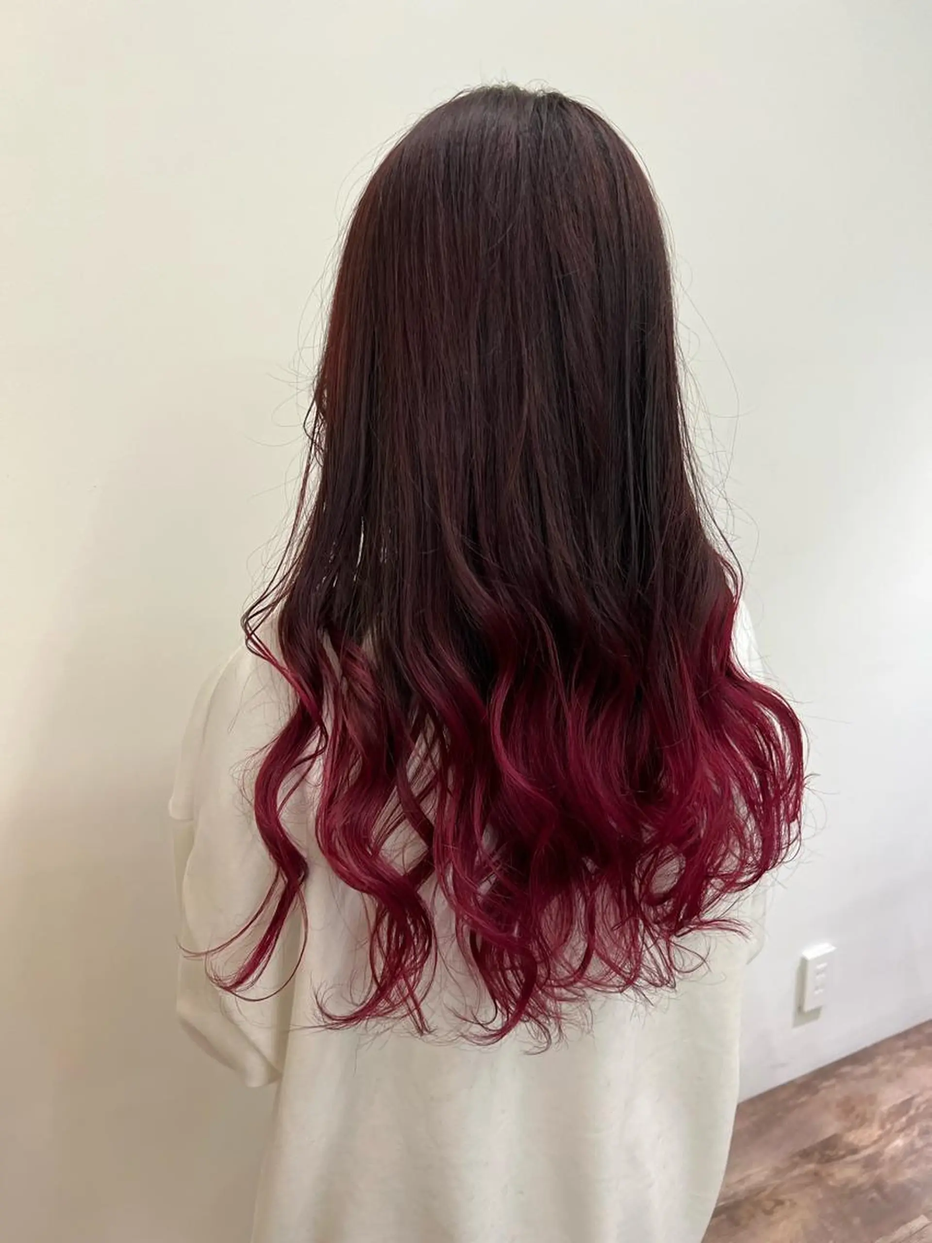 ロング カラー パーマ ヘアアレンジ メンズ キッズ ネイル マツエク・マツパ アイブロウ グラデーションカラー 眉カラー グラデーション SALOWIN梅田茶屋町店所属・ウルフレイヤーカット /チヒロのヘアスタイル