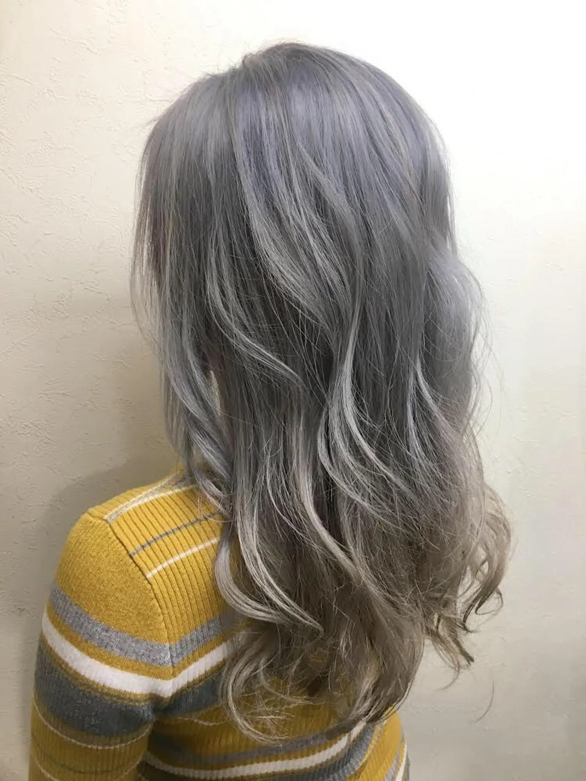 カラー 工藤 綾華のヘアスタイル