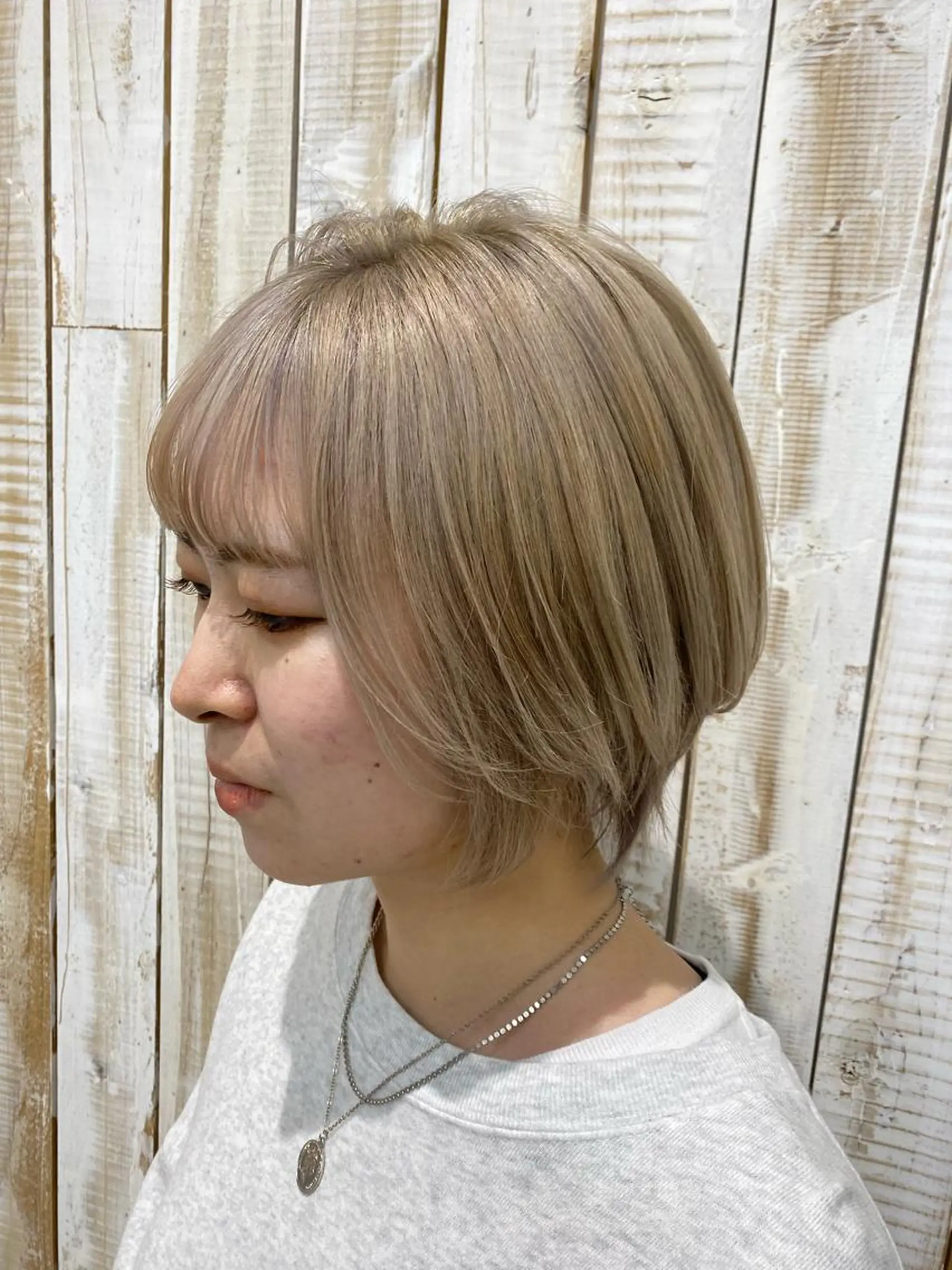 ショート 白髪ぼかしハイライト めさきすずなのヘアスタイル