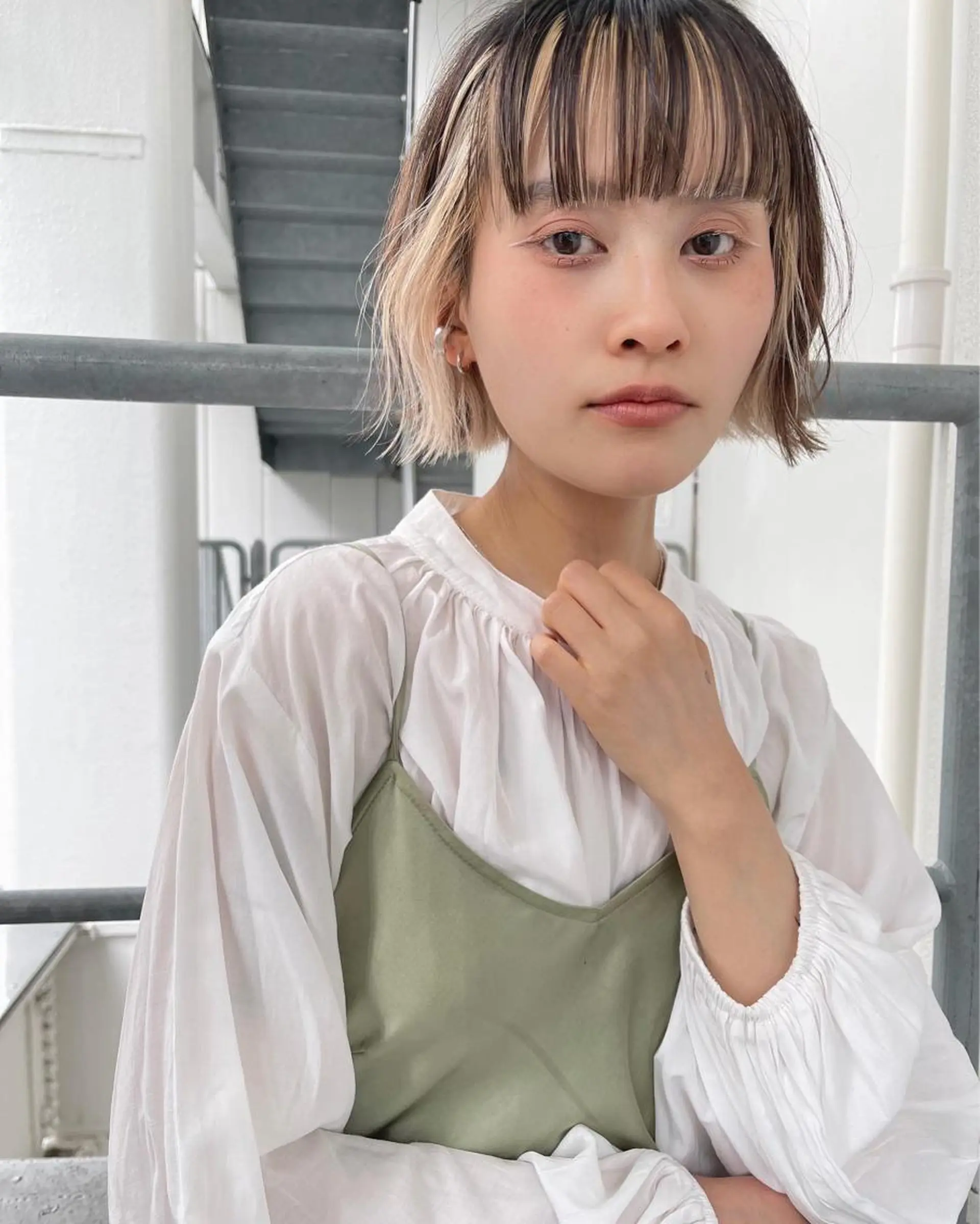 ショート カラー ミストバング ベージュカラー  フェイスフレーミング ホワイトベージュ カット ヘアカラー トリートメント 透明感カラー× レイヤーカット✨高梨のヘアスタイル