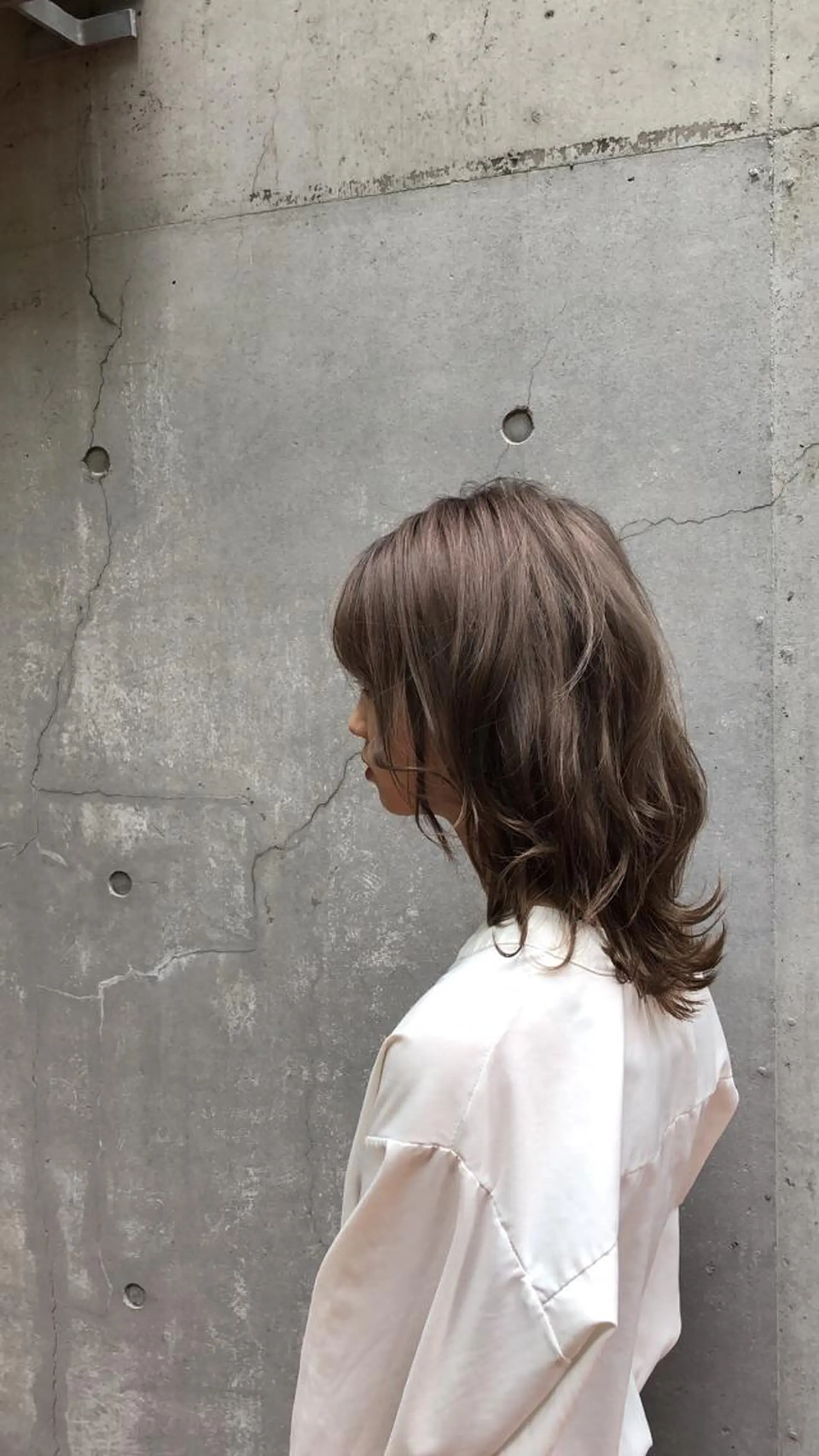 セミロング カラー グレージュ ミルクティーグレージュ GIEN 末吉 海斗のヘアスタイル