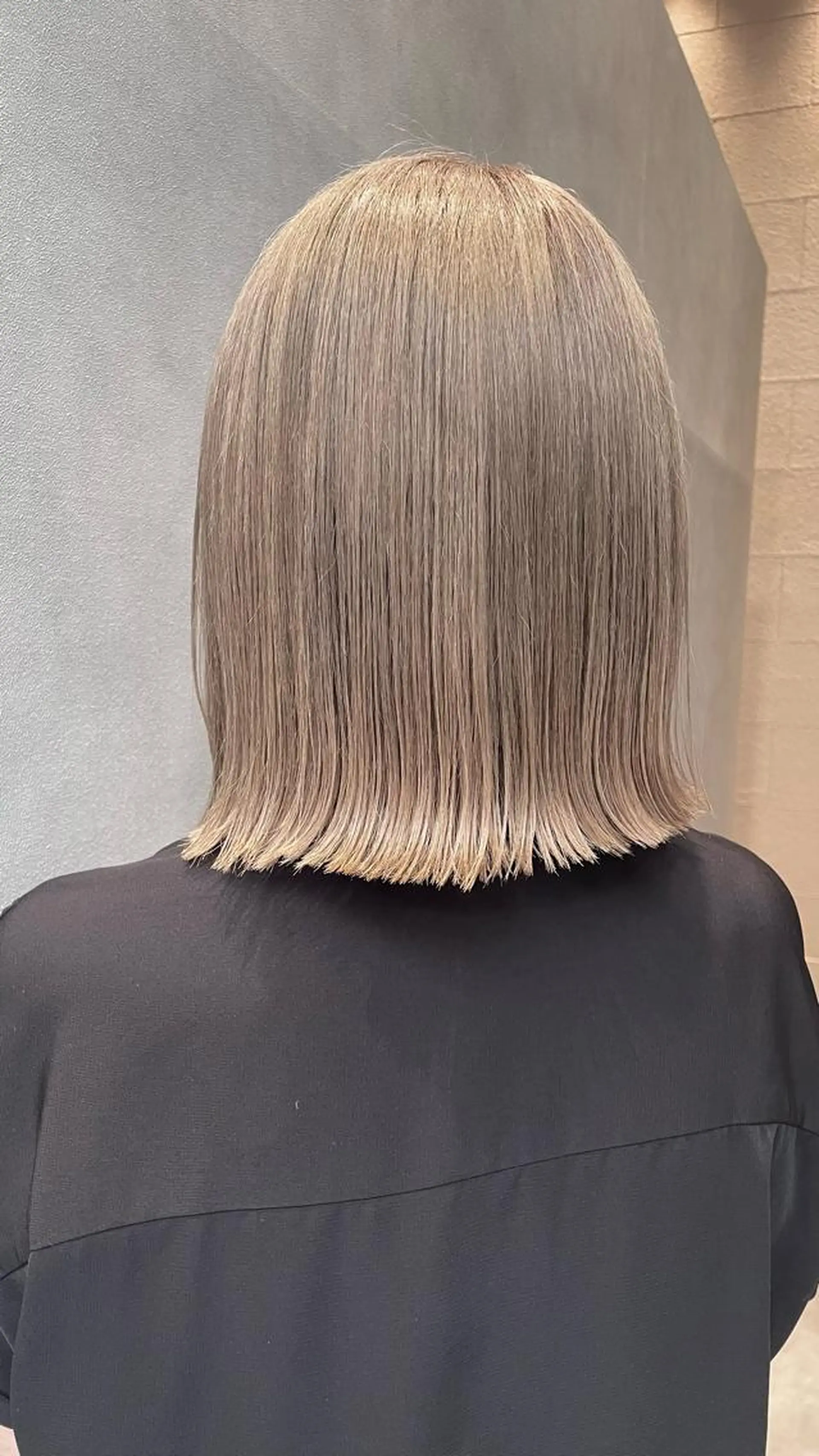 ショート カラー ベージュカラー ブリーチ ミルクティーベージュ ボブ カット ヘアカラー トリートメント ヘアセット EMANONシェアサロン心斎橋店所属・韓国メンズヘア　ミル クティボブ　足立佳代のヘアスタイル