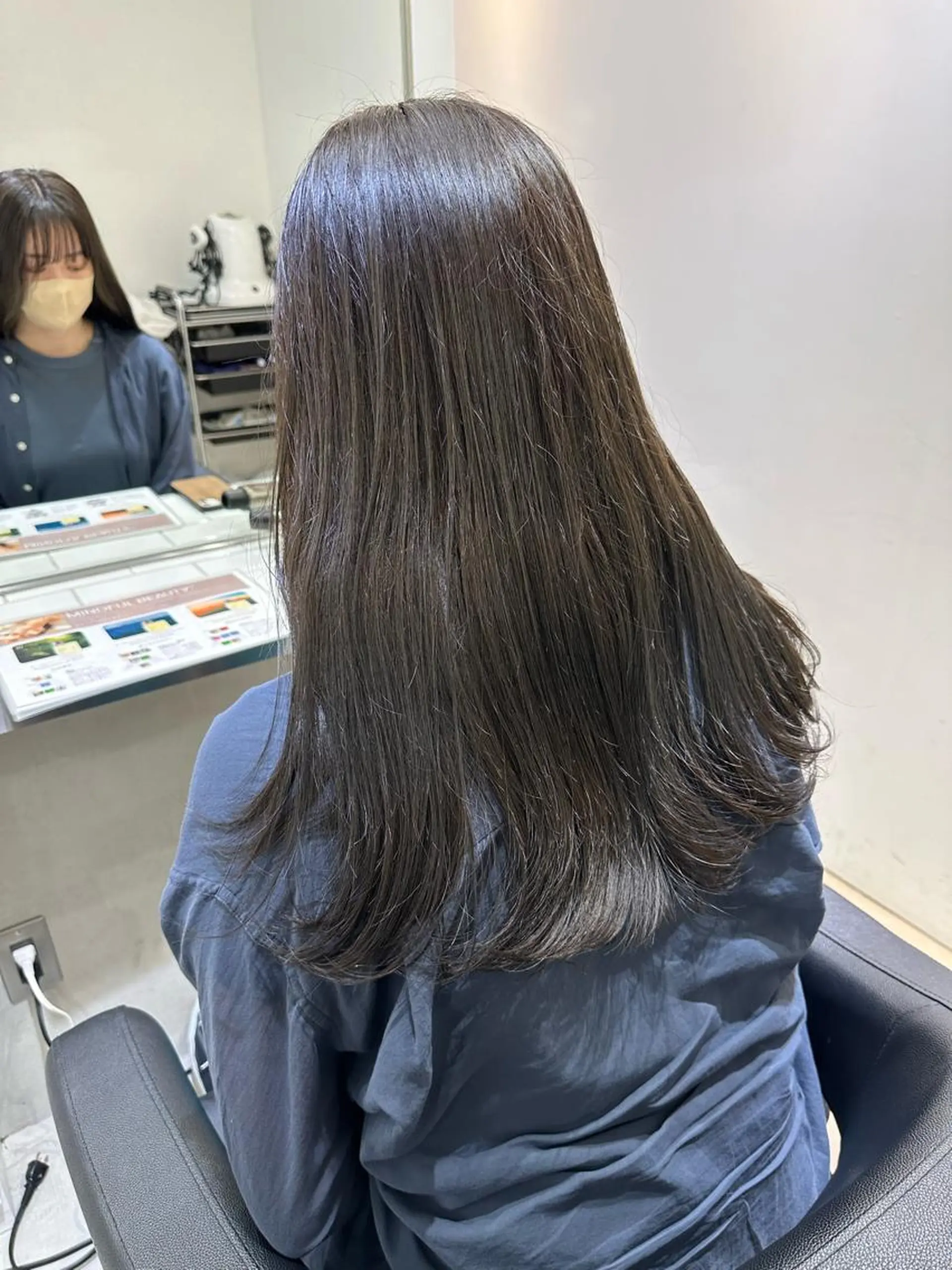 ロング カラー グレージュ 艶髪レイヤー顔周り グレージュ添田晃基のヘアスタイル