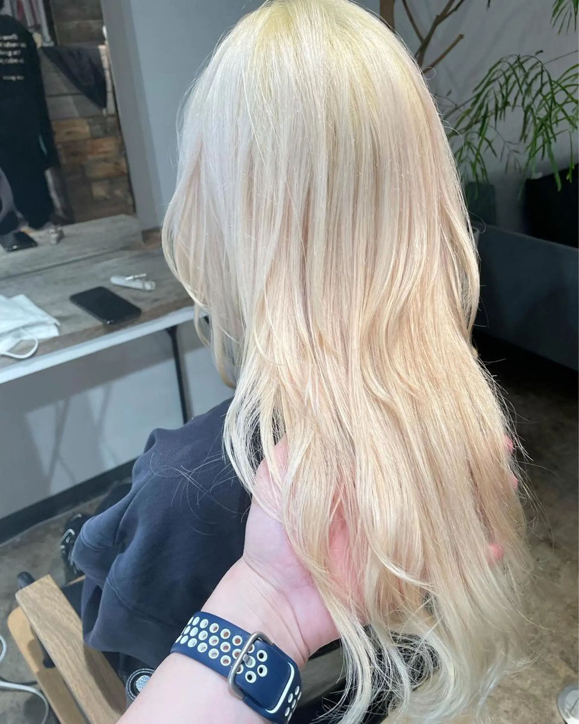 ロング カラー ブロンド ホワイトブロンド ヘアカラー トリートメント ハイトーン/レイヤー /ケアブリーチ石川治のヘアスタイル