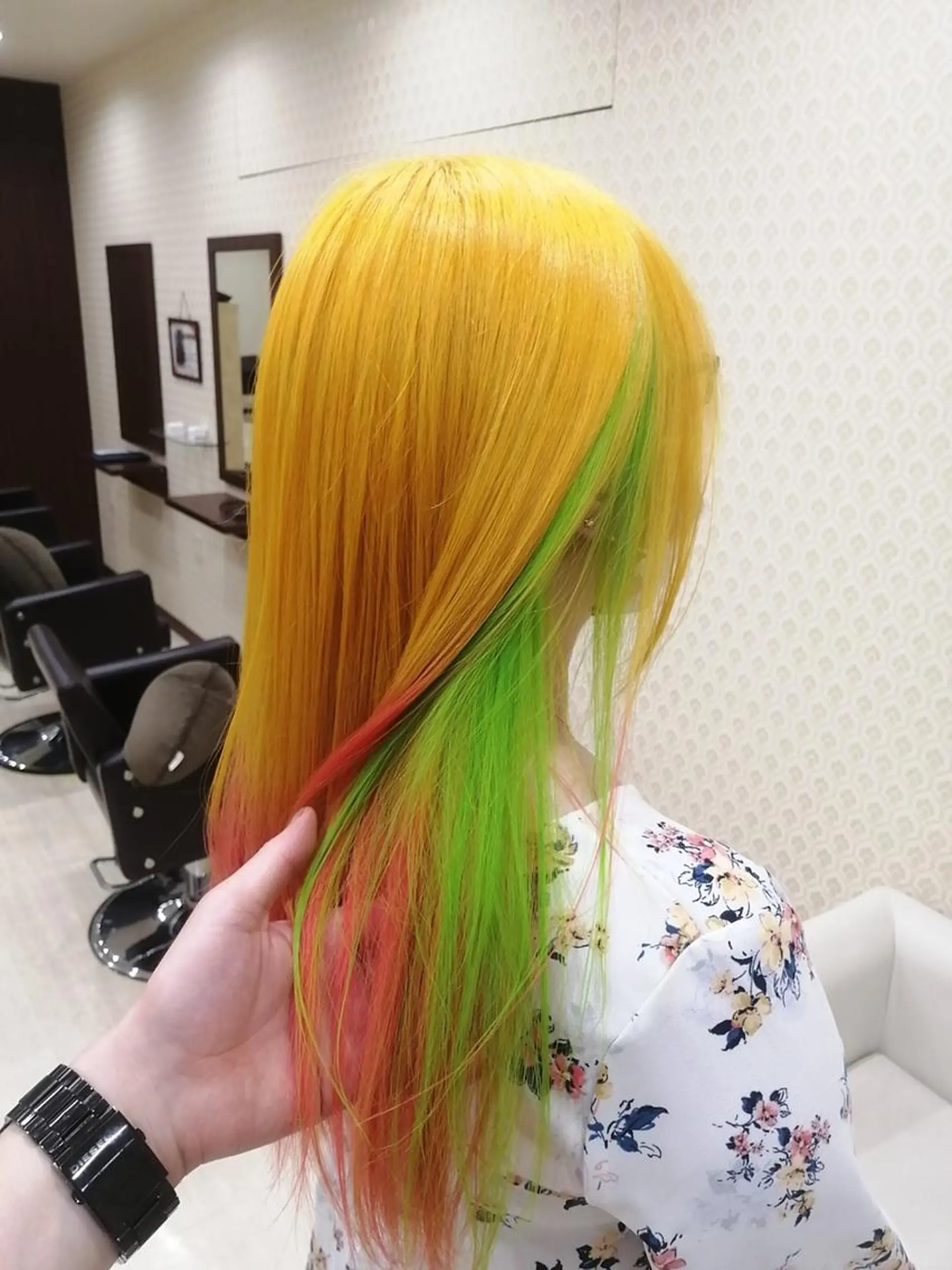 ロング カラー インナーカラー イエローカラー sato shoheiのヘアスタイル
