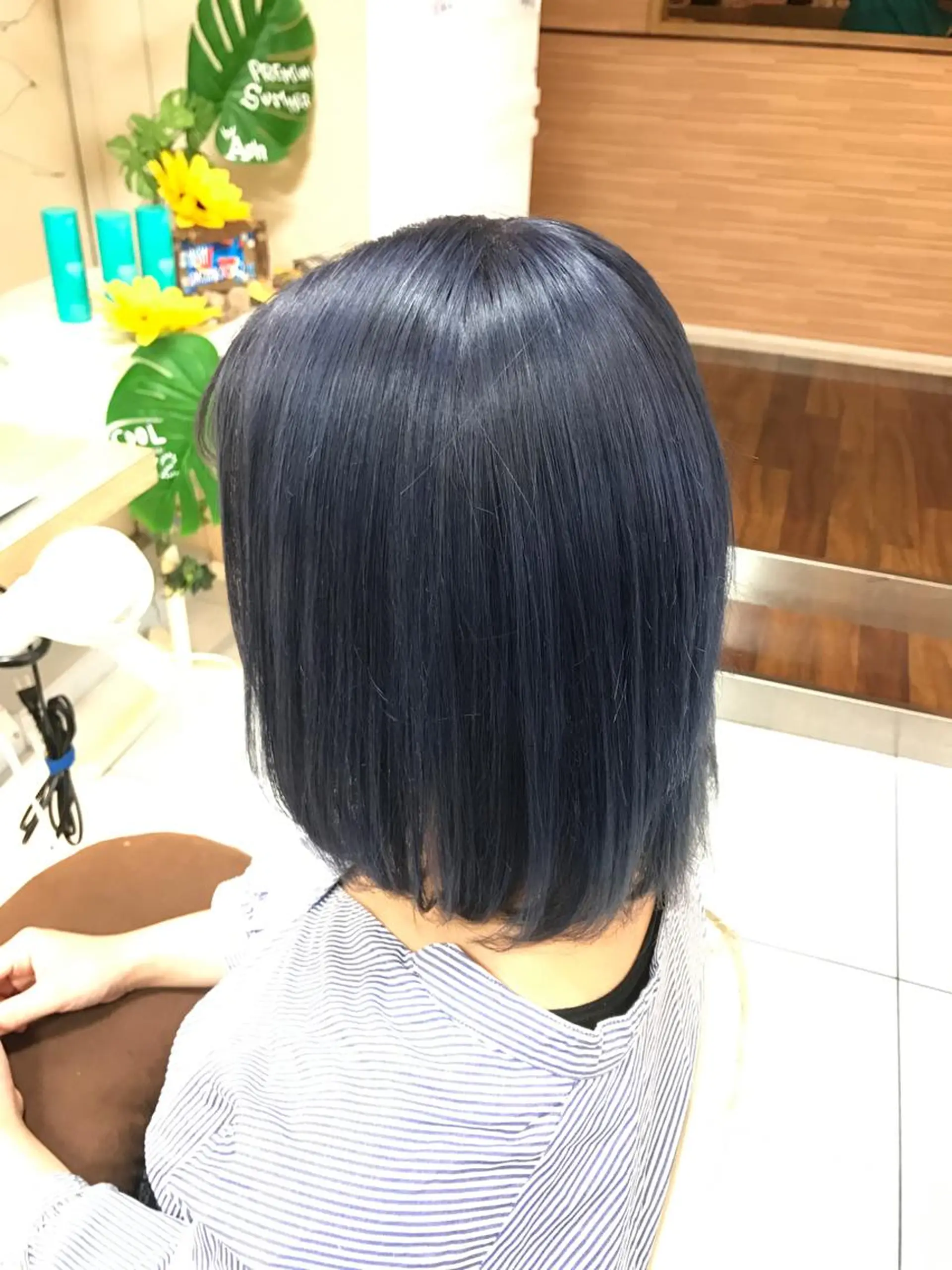 ミディアム カラー ブリーチ ネイビーカラー 縮毛/レイヤー 韓国/橋口のヘアスタイル