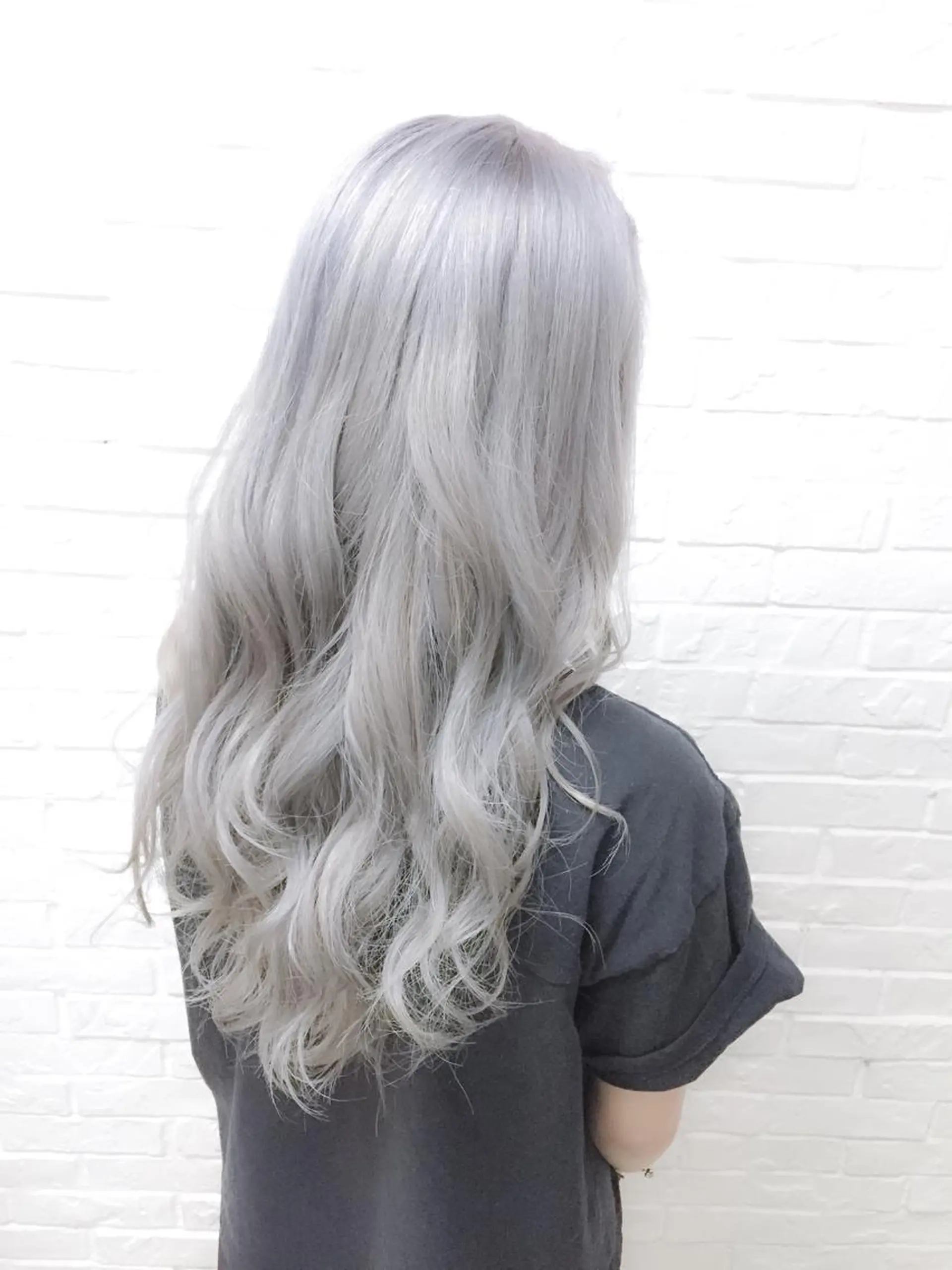 セミロング ロング カラー シルバー エクステリピート率 No.1 菊池　悠介のヘアスタイル