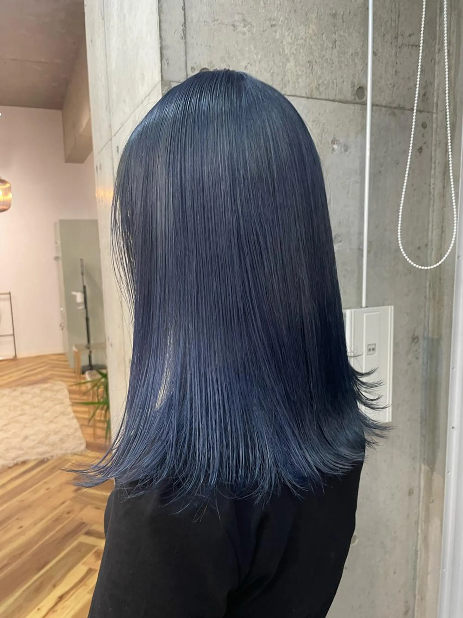 セミロング カラー ブルーカラー ネイビーカラー ヘアカラー 縮毛矯正 lani hair salon所属・SHOTO ハイトー ン/デザインカラーのヘアスタイル