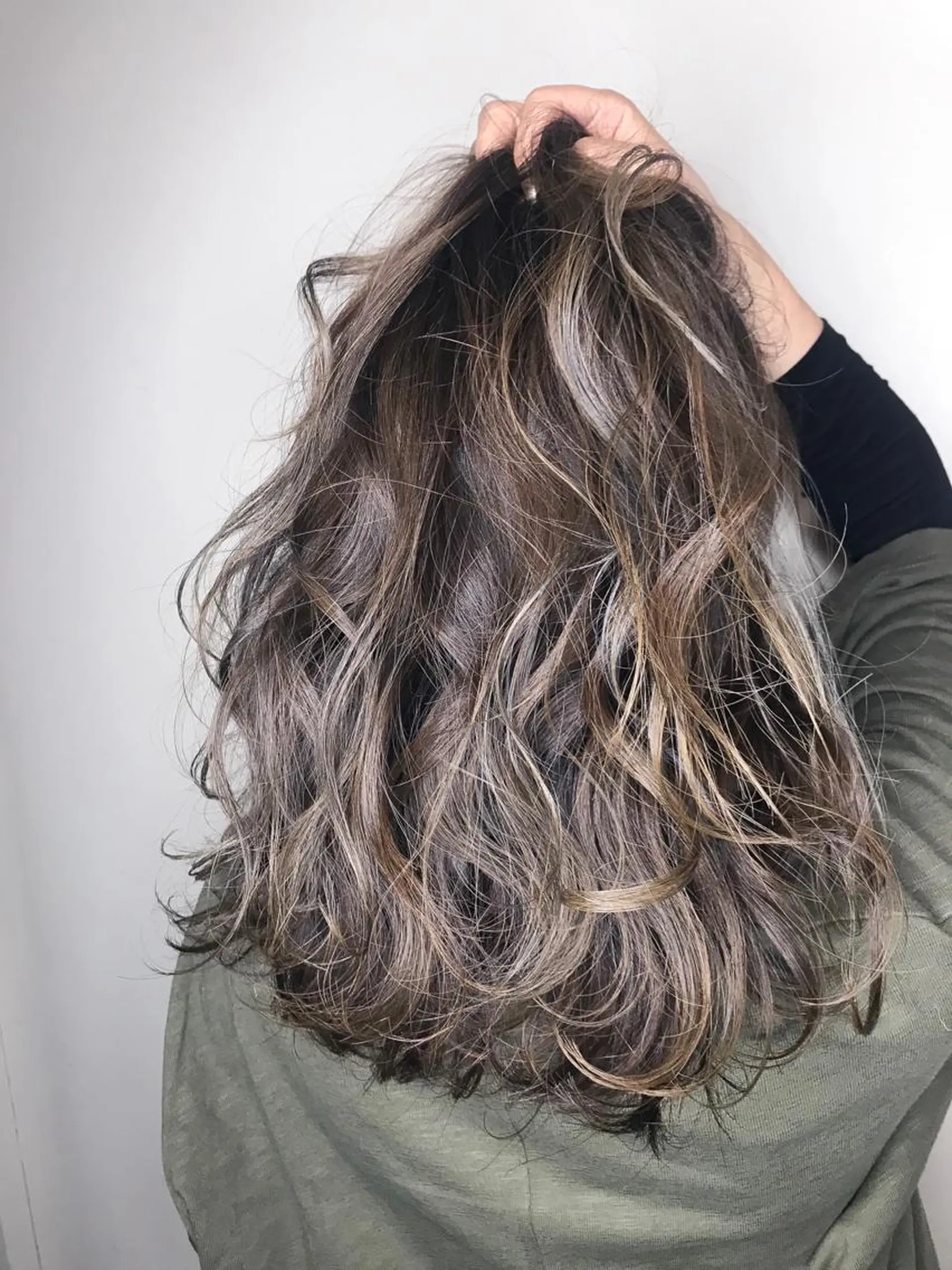 ロング カラー ハイライトカラー 外国人風カラー ハイライト ロング 🎊ルービック 京橋店💛のヘアスタイル