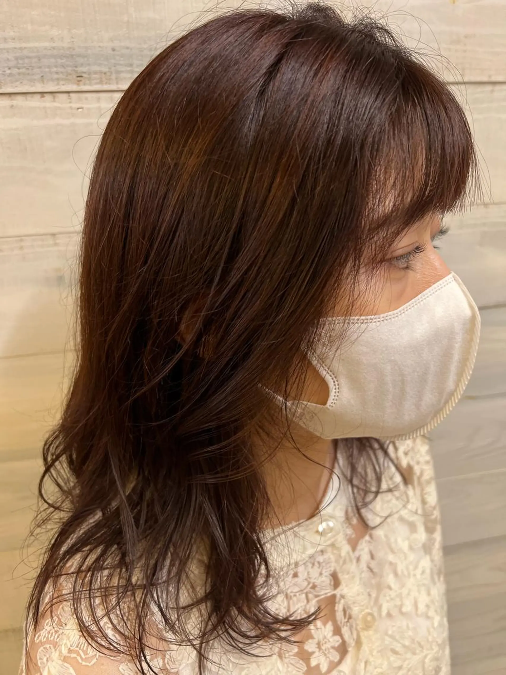 ミディアム カラー 小池 楓のヘアスタイル