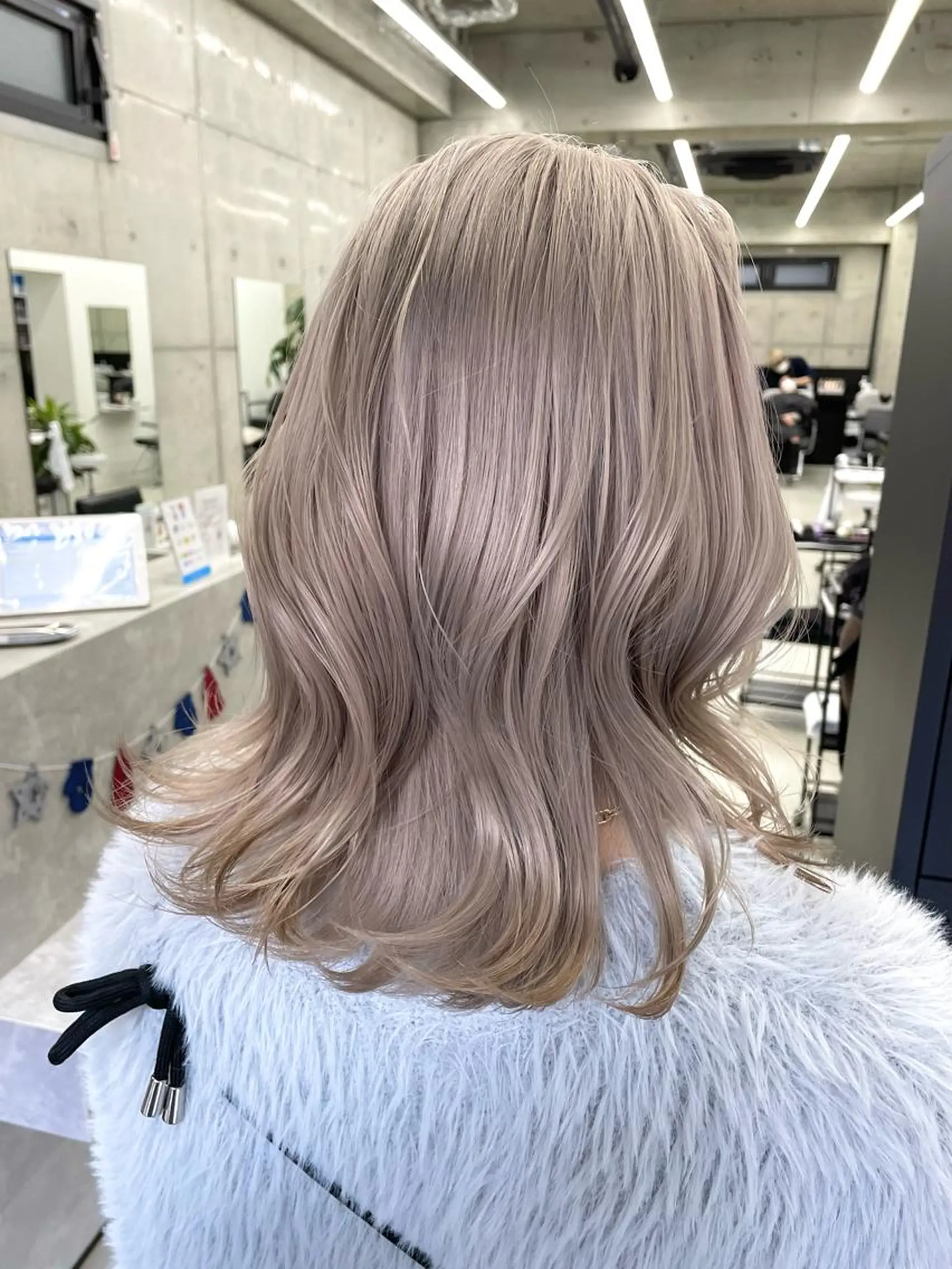 ショート アッシュ アッシュグレー アッシュグレージュ ボブ ハイライト Blonde nagoya sakae所属・岡留 愛美のヘアスタイル