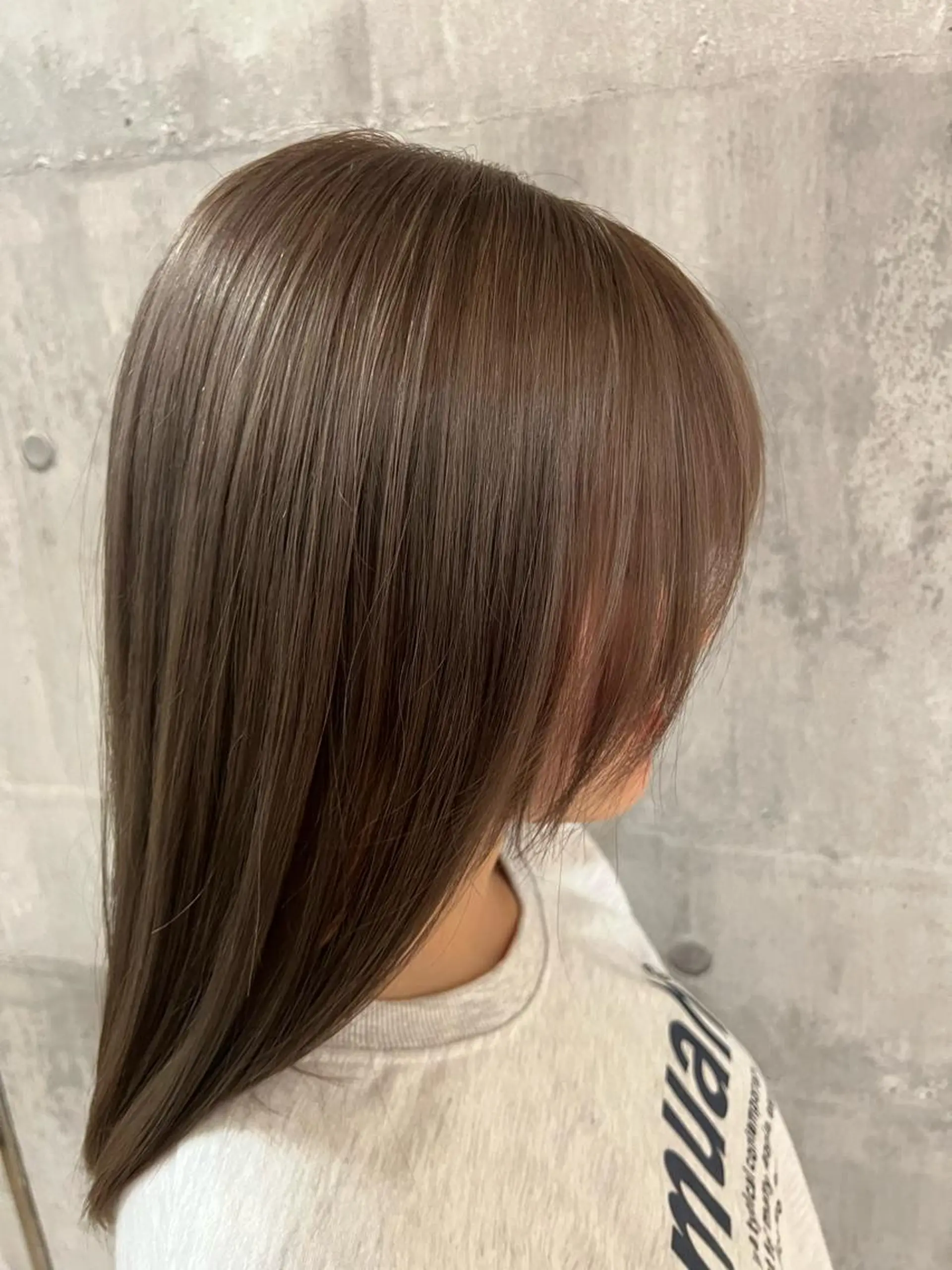 ミディアム ミルクティーブラウン トリートメント 顔周りレイヤー カット❄️石川瑠青のヘアスタイル