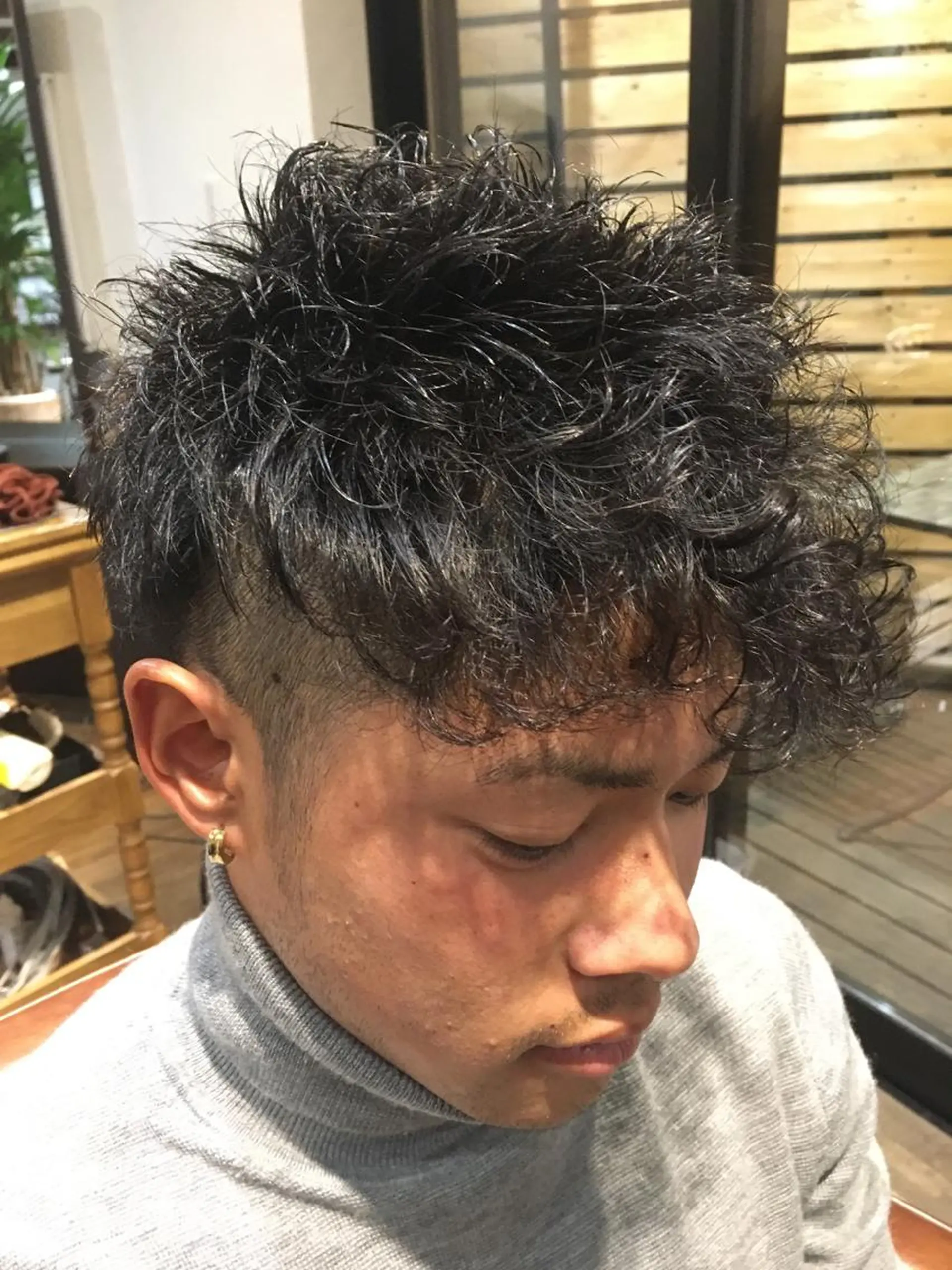 ショート パーマ メンズ メンズパーマ 刈り上げ スパイラルパーマ カット ヘアカラー 島田 竜也のヘアスタイル