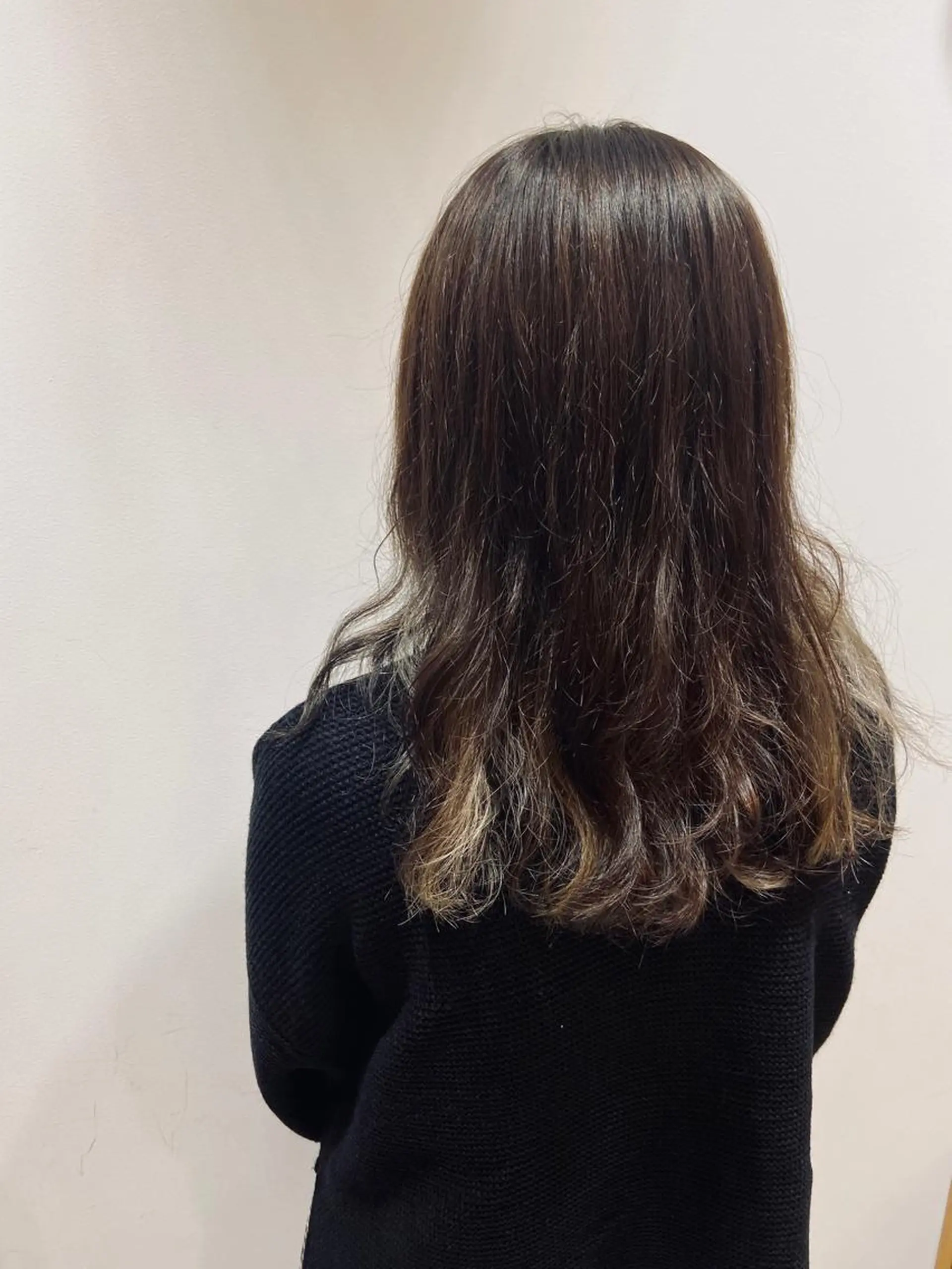 セミロング カラー パーマ 🐺ウルフ/レイヤー 似合わせ‎🤍沙羅のヘアスタイル