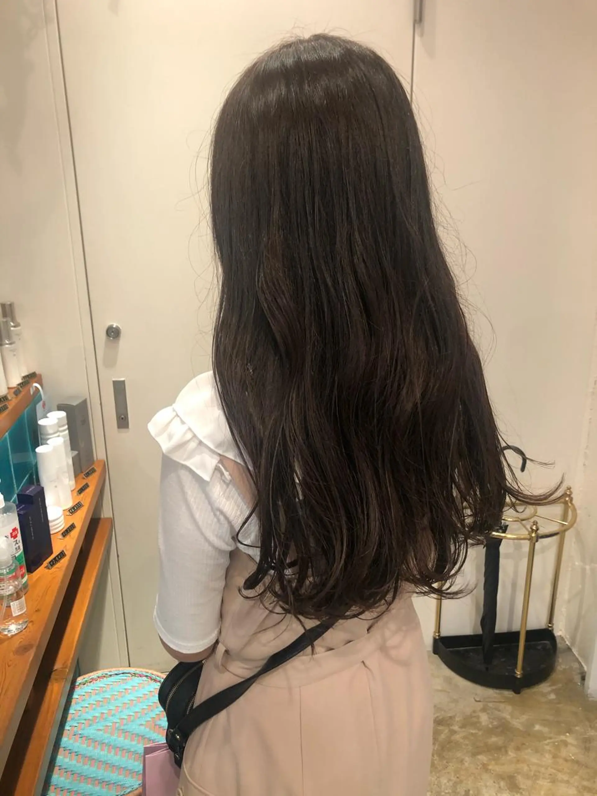ロング カラー MIOベージュカラー 柔らかいカラーのヘアスタイル