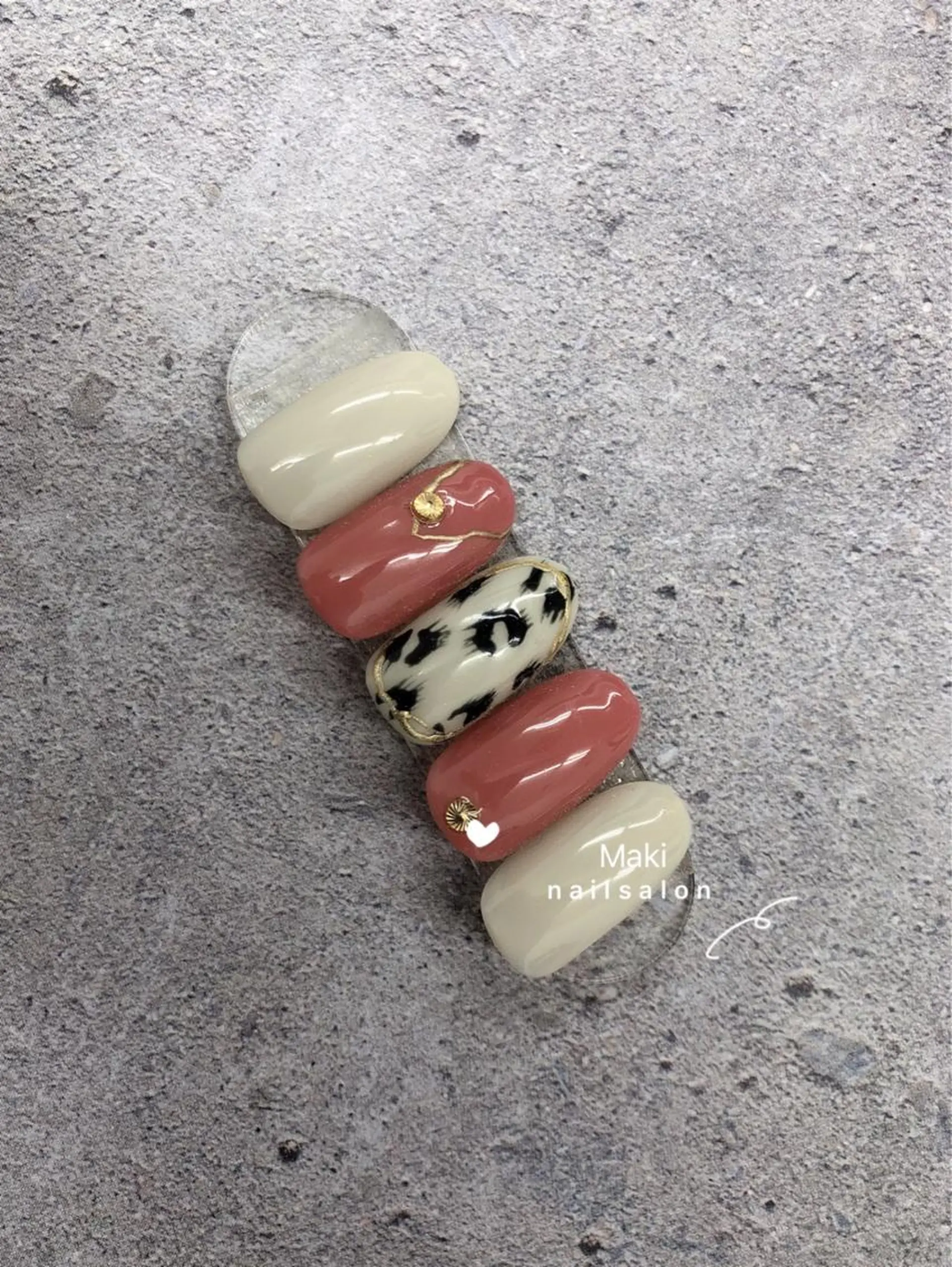 ネイル ハンドネイル マキ ネイルサロンのネイルデザイン