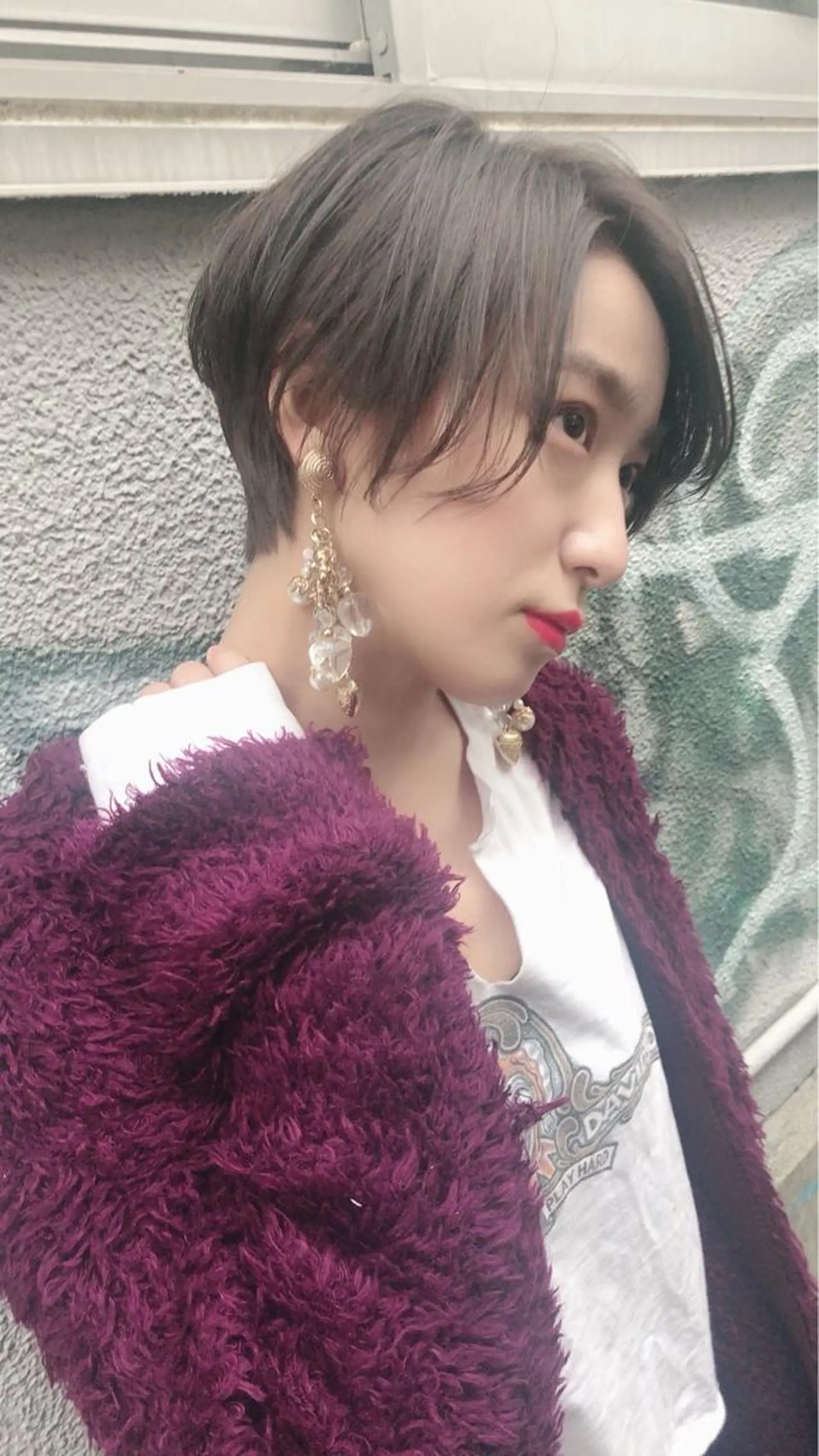 ショート カラー ウルフカット／吉村 桃子のヘアスタイル