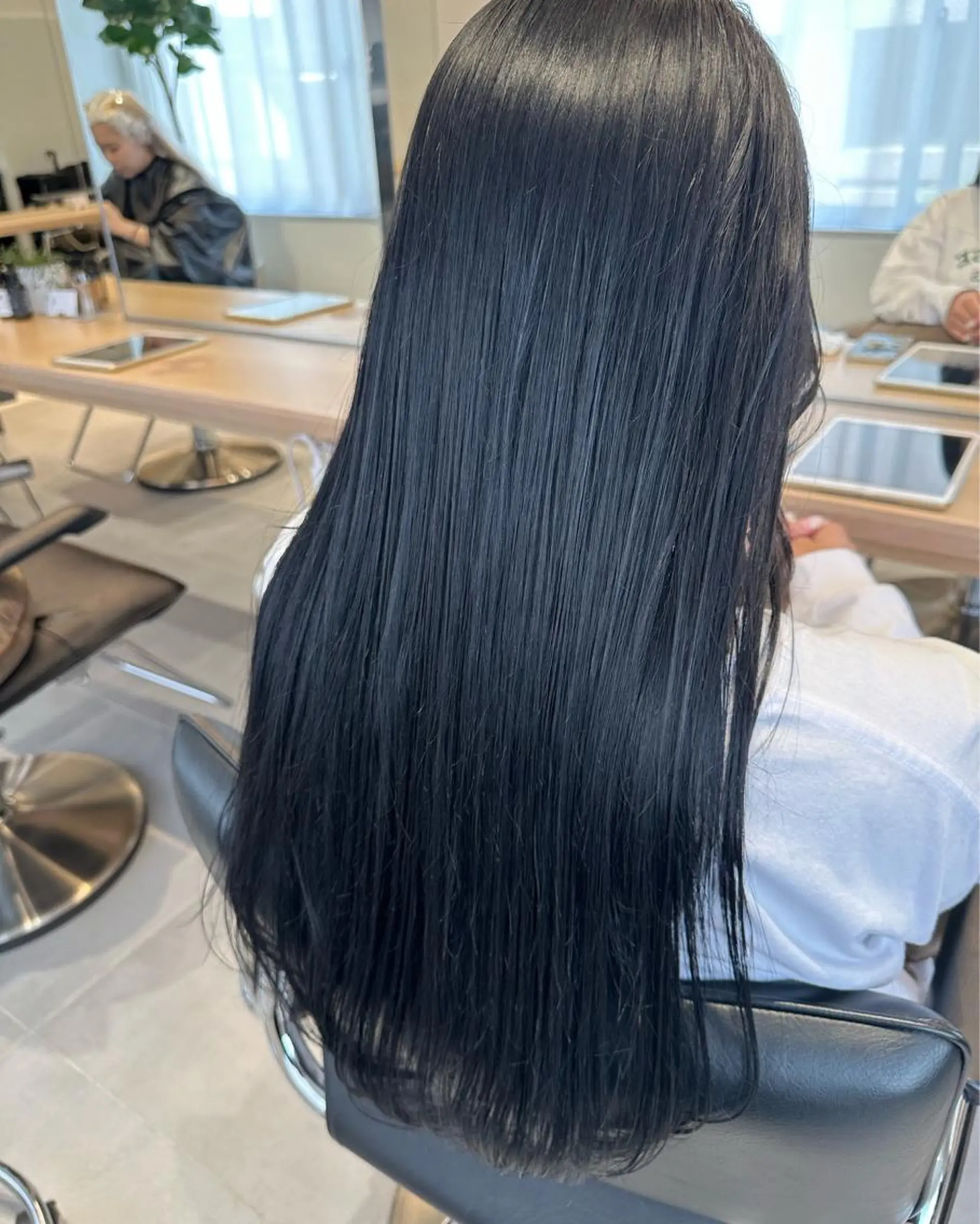 セミロング カラー ヘアアレンジ 黒髪 ブルーカラー ブルーブラック ヘアカラー トリートメント ヘッドスパ ヘアセット 上品な透明感カラー/ 表参道/MIKUのヘアスタイル