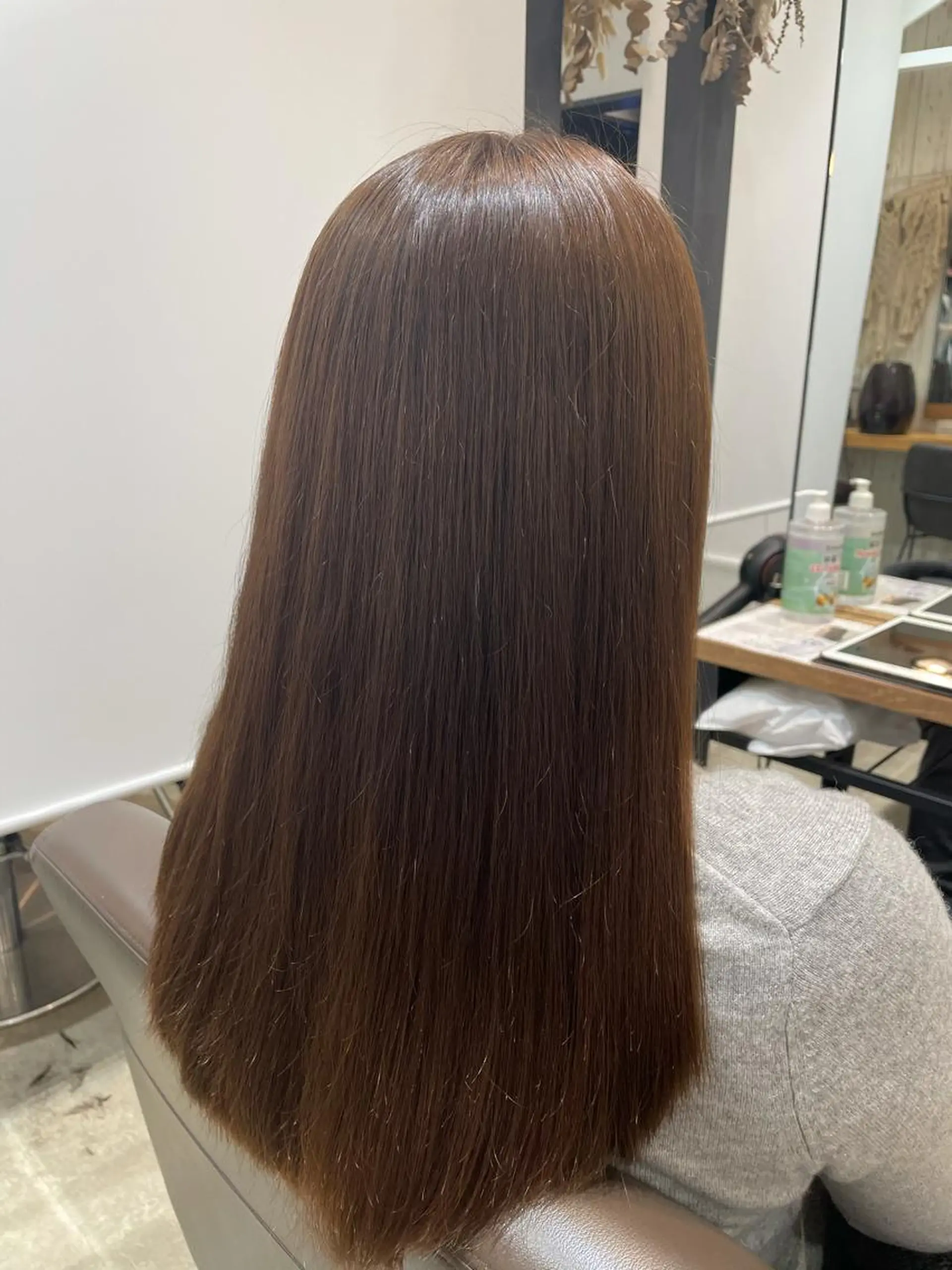 ロング カラー グレージュ 鈴村 大介のヘアスタイル