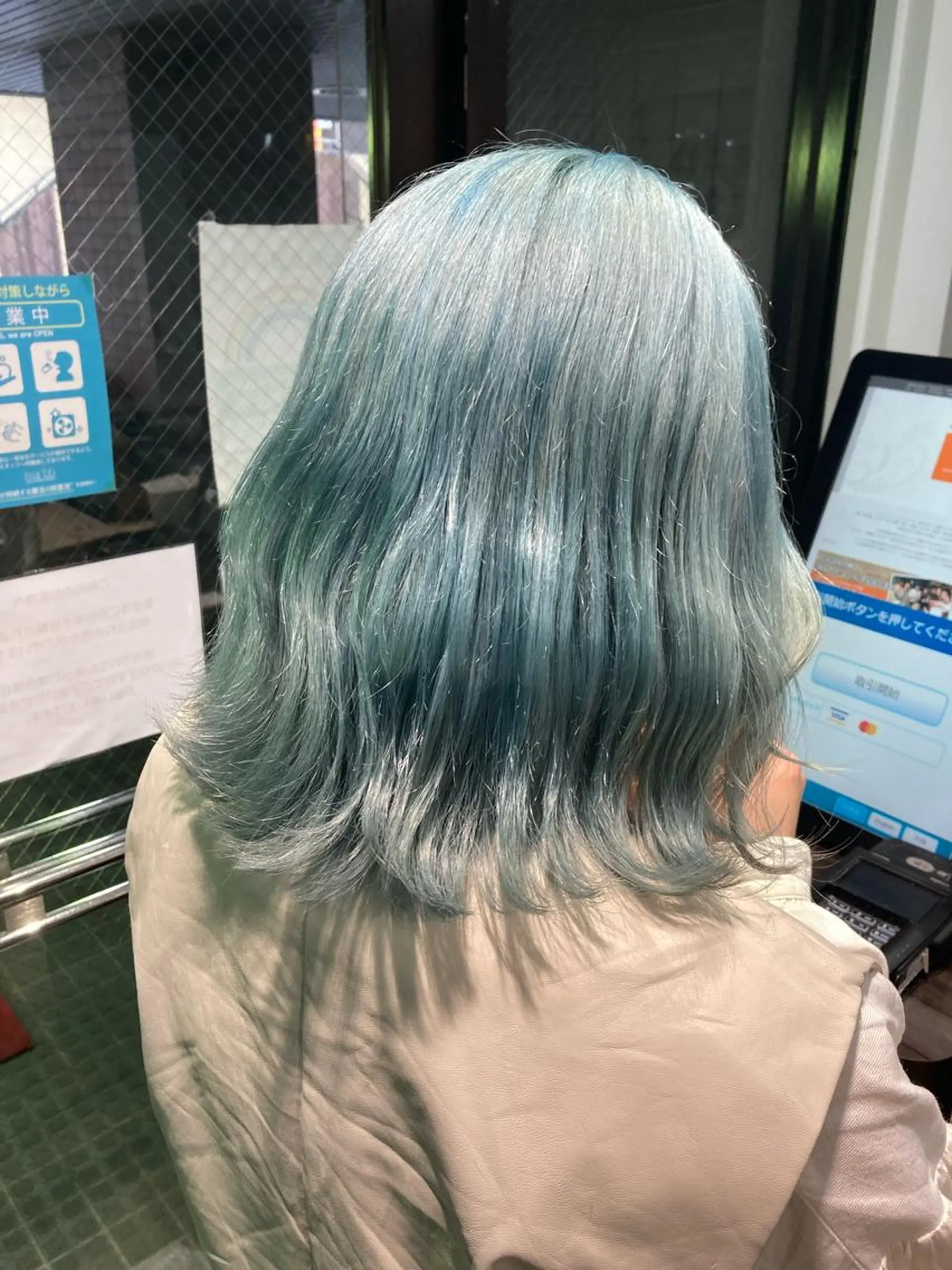 ミディアム カラー ヘアアレンジ アイブロウ 眉カラー カット ヘアカラー 🧶ブリーチカラー TERU🧶のヘアスタイル