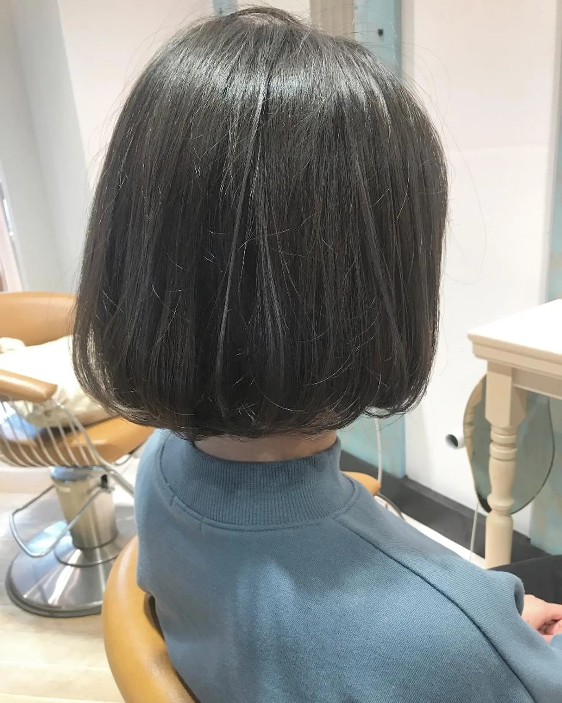 ミディアム カラー ブリーチ グレージュ ブリーチなしカラー ショート、ボブの達人 東康介✨のヘアスタイル