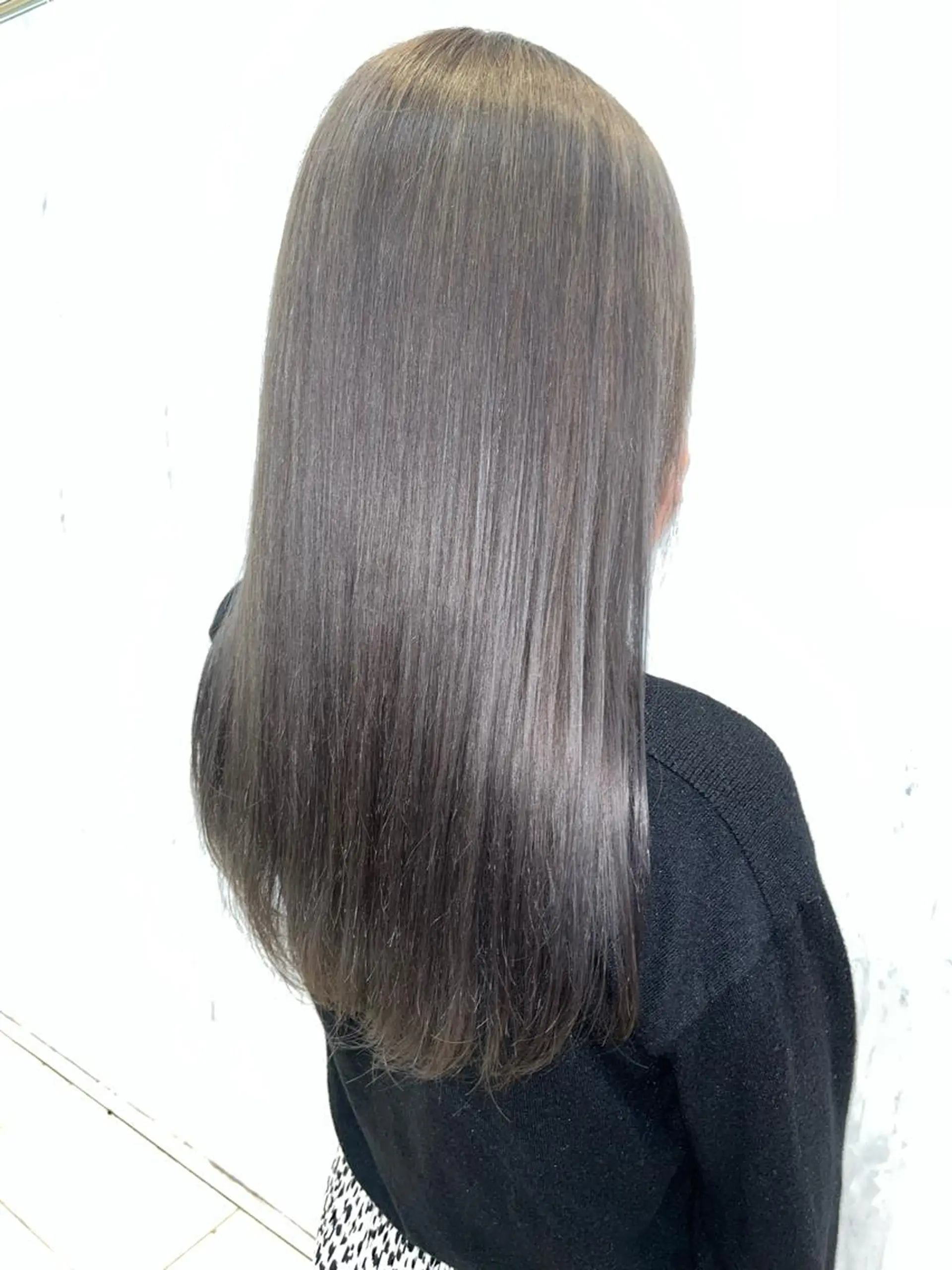 セミロング GISELAジゼラ所属・手塚 亮汰のヘアスタイル