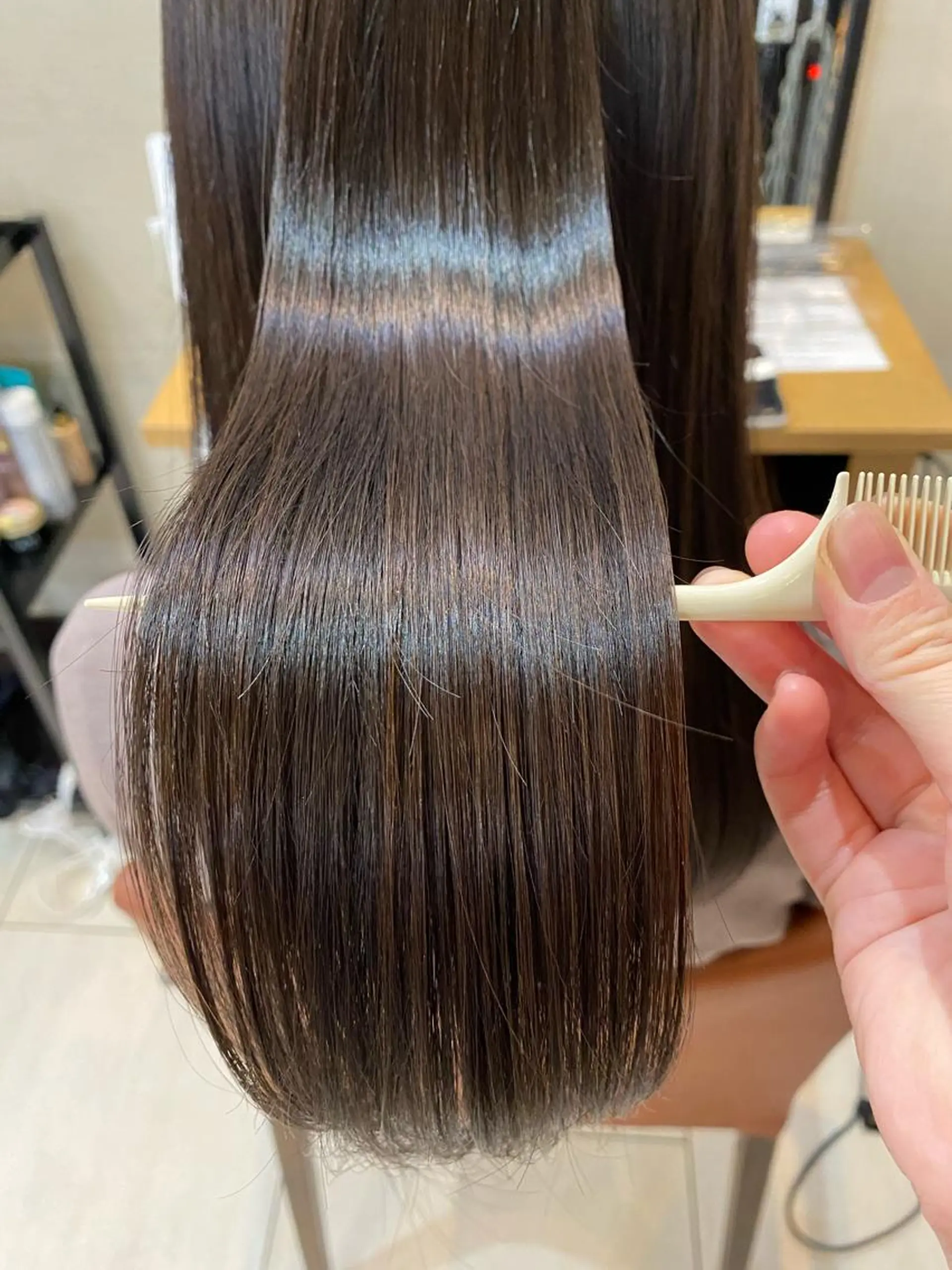 ロング あやめ【顔まわり/レ イヤー/柔らかカラ】のヘアスタイル