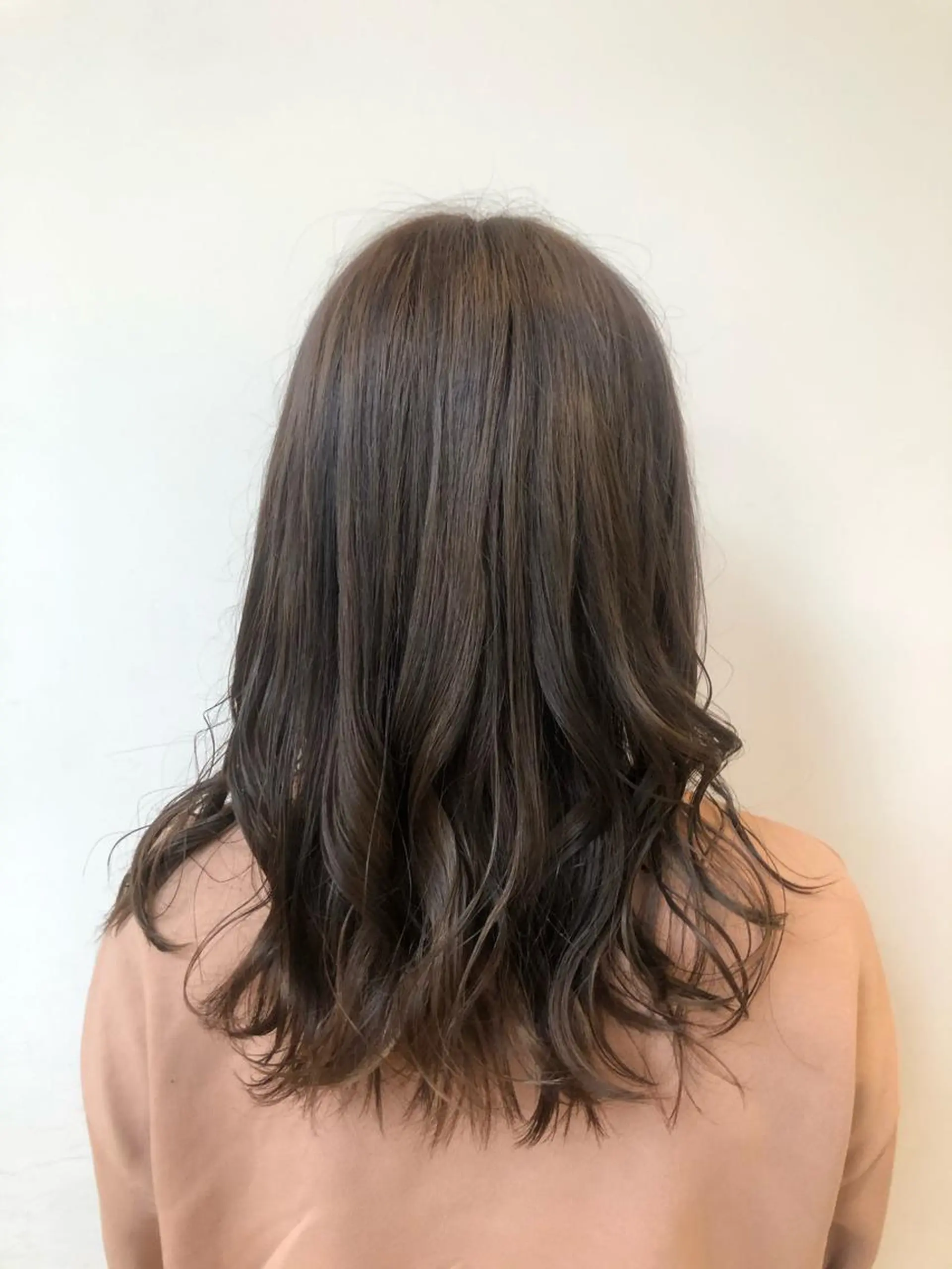 カラー 青井 梨紗のヘアスタイル