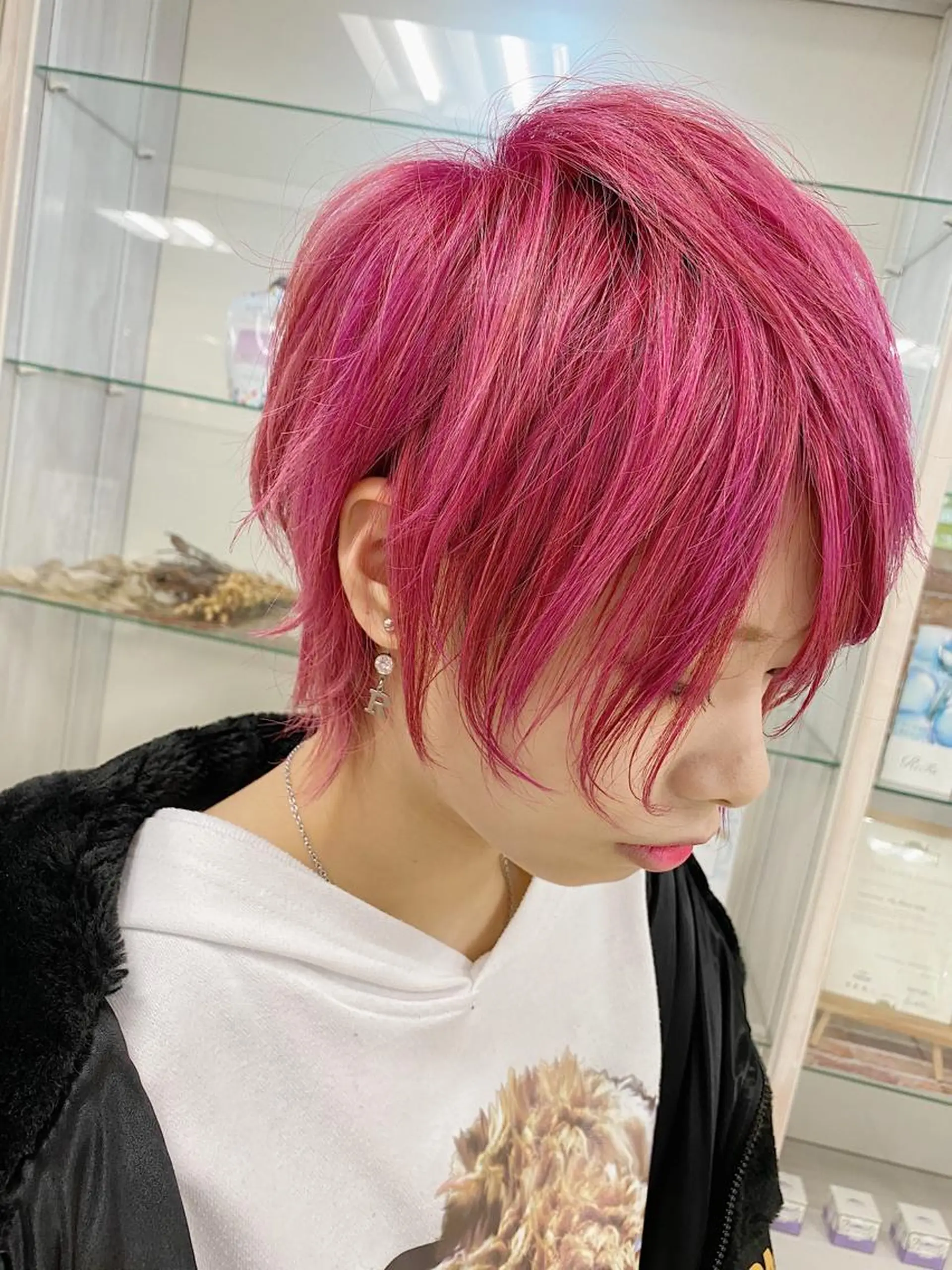ショート カラー ピンクカラー カット ヘアカラー トリートメント 菅村 勇亮のヘアスタイル