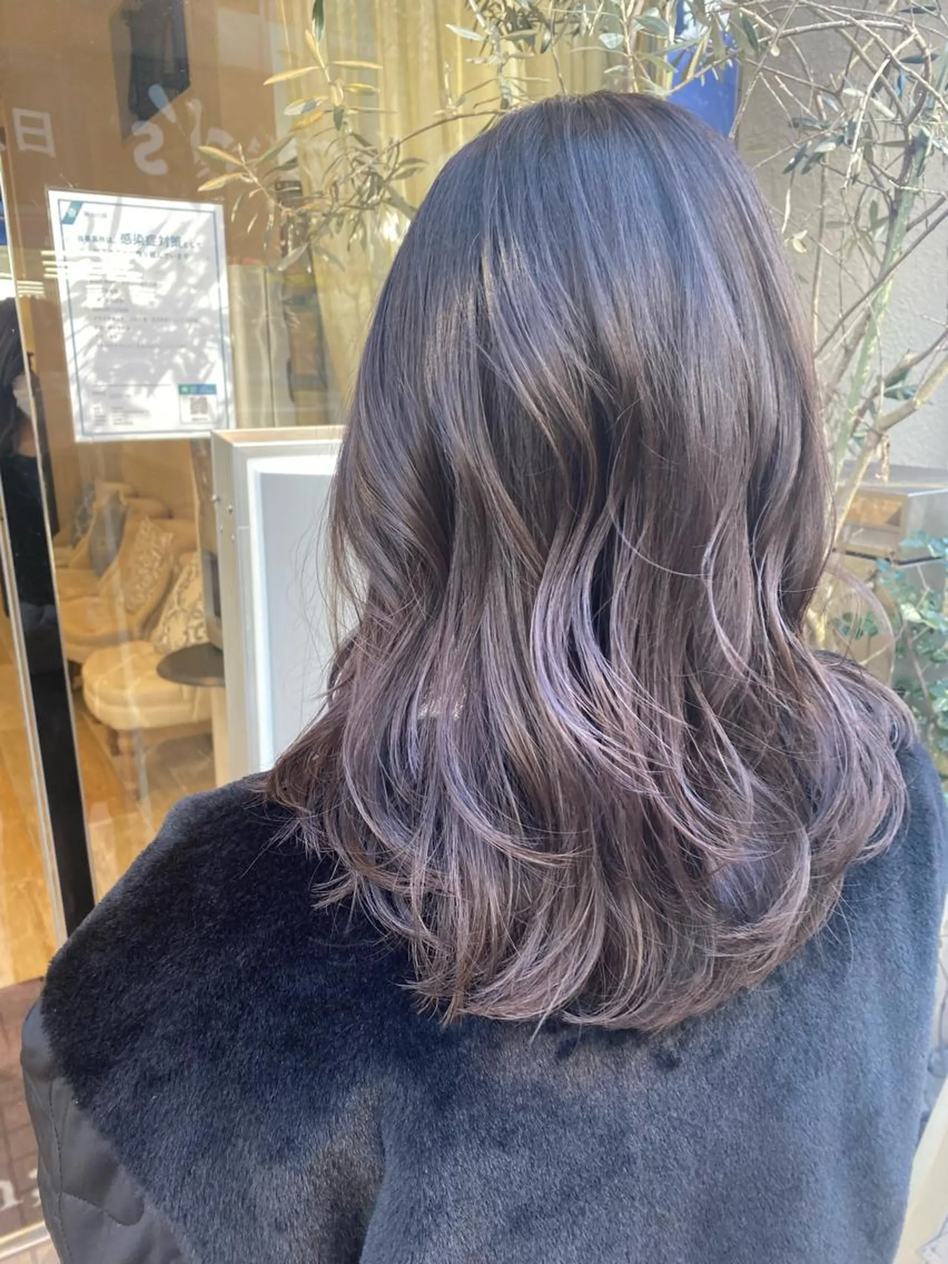 セミロング カラー ヘアカラー 宮内 真乃のヘアスタイル