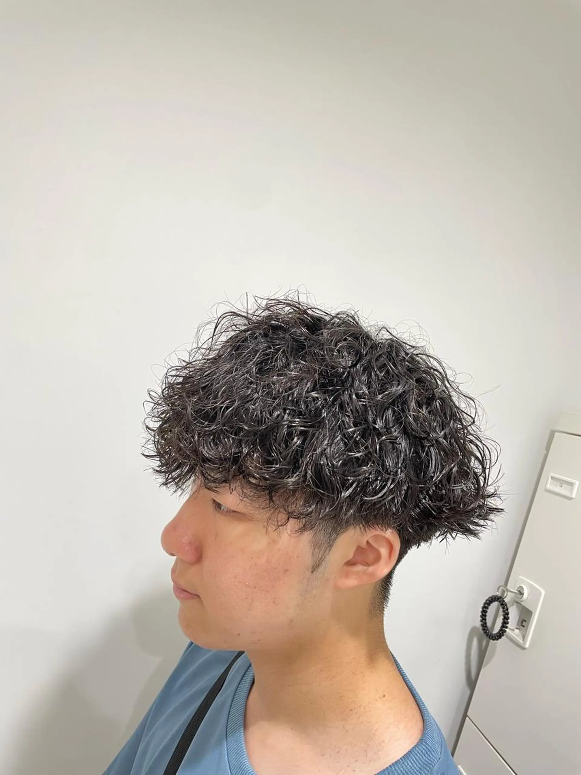 ショート パーマ ヘアアレンジ メンズ メンズパーマ 顔まわりカット の達人のヘアスタイル