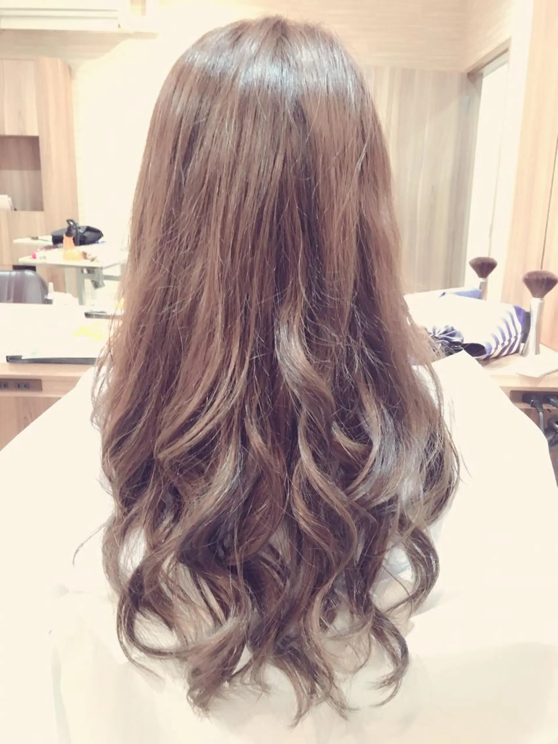 ロング カラー アッシュ ハイライトカラー ラベンダーカラー ラベンダーアッシュ ハイライト salowin郡山所属・佐藤 結花のヘアスタイル