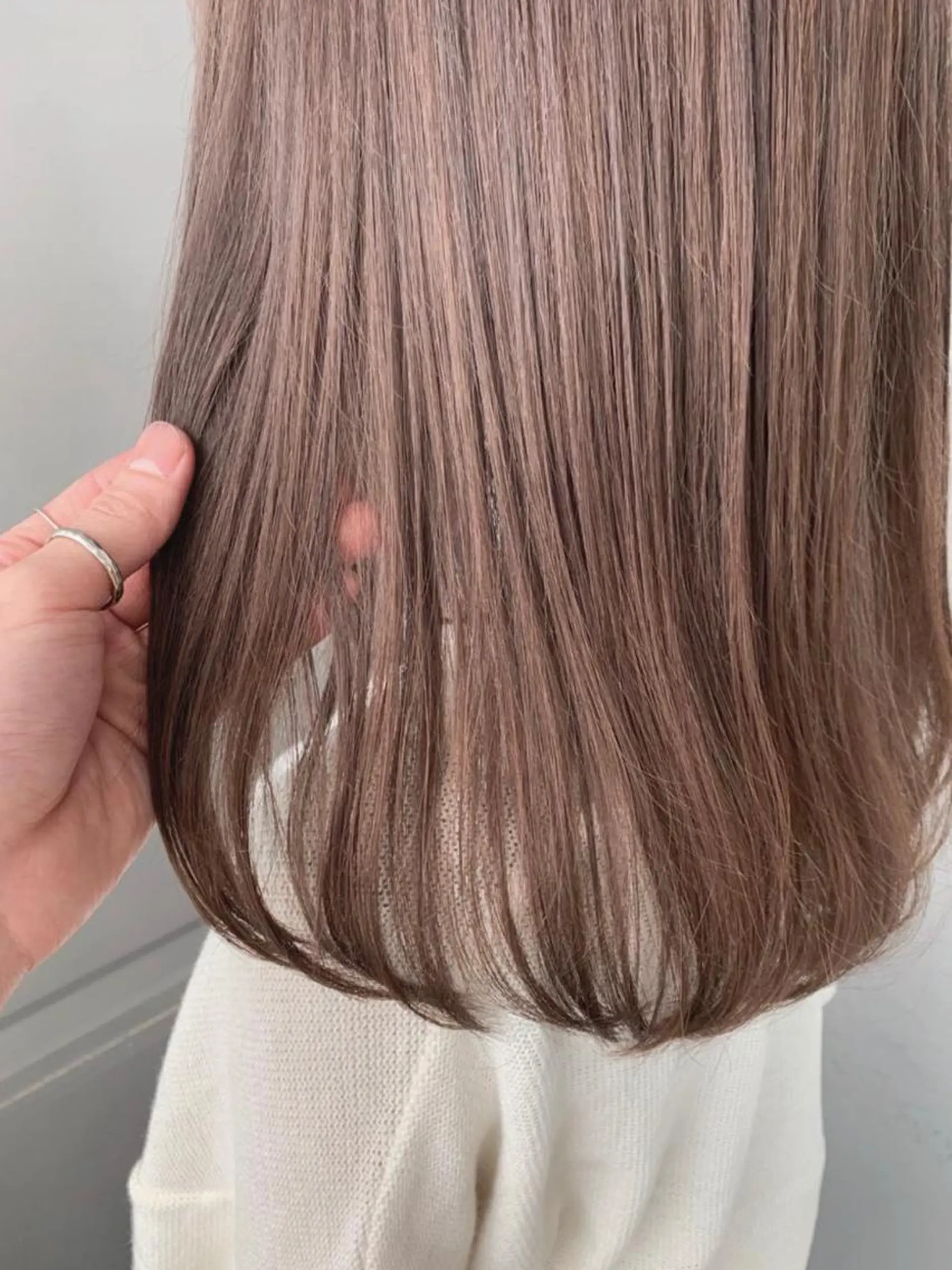 セミロング カラー パーマ ヘアアレンジ メンズ キッズ ネイル マツエク・マツパ グレージュ ミルクティーグレージュ 古賀 侑磨のヘアスタイル