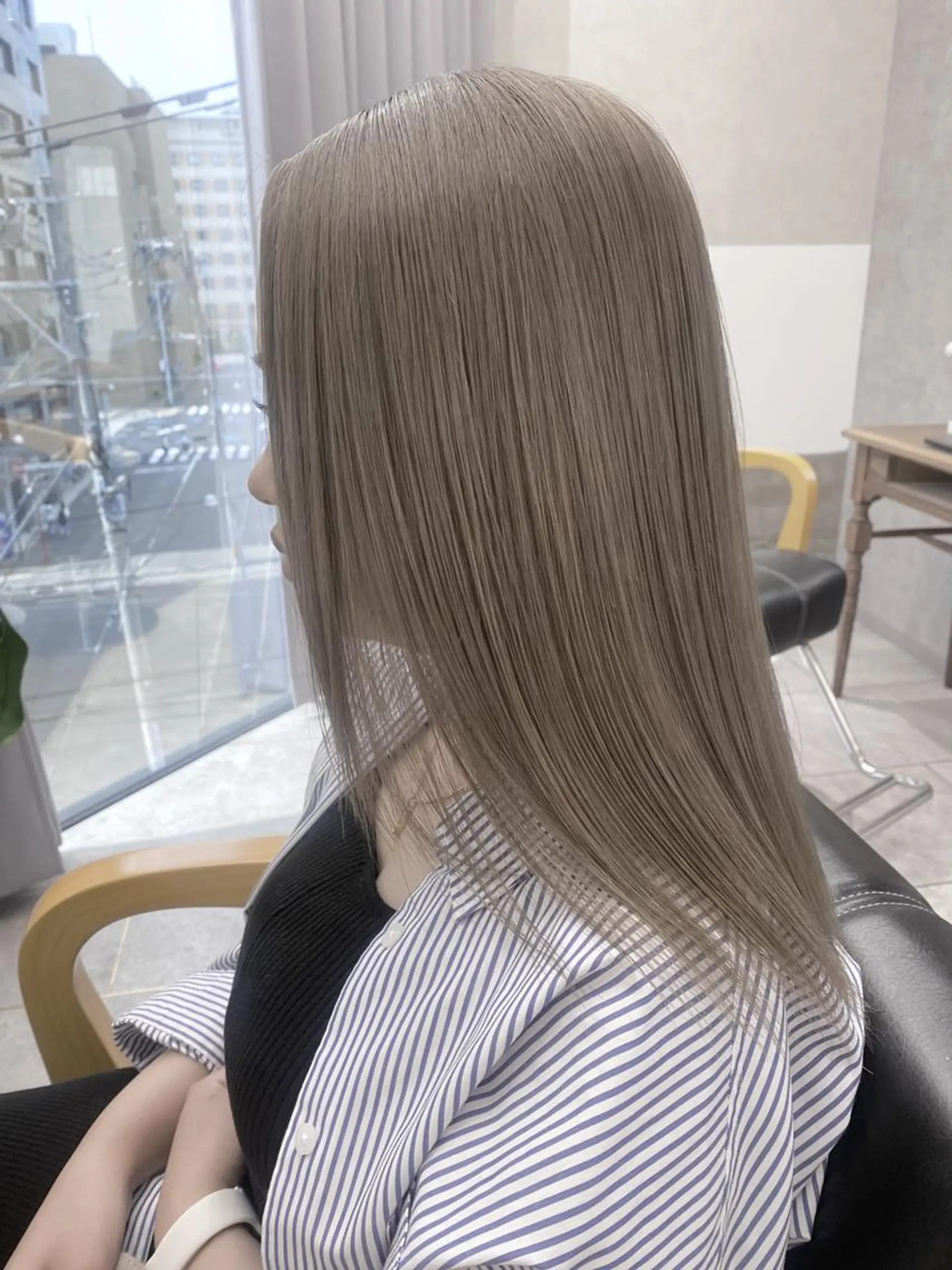 セミロング カラー ベージュカラー ブリーチ ミルクティーベージュ カット ヘアカラー トリートメント lafit  ラフィット 下大利のヘアスタイル