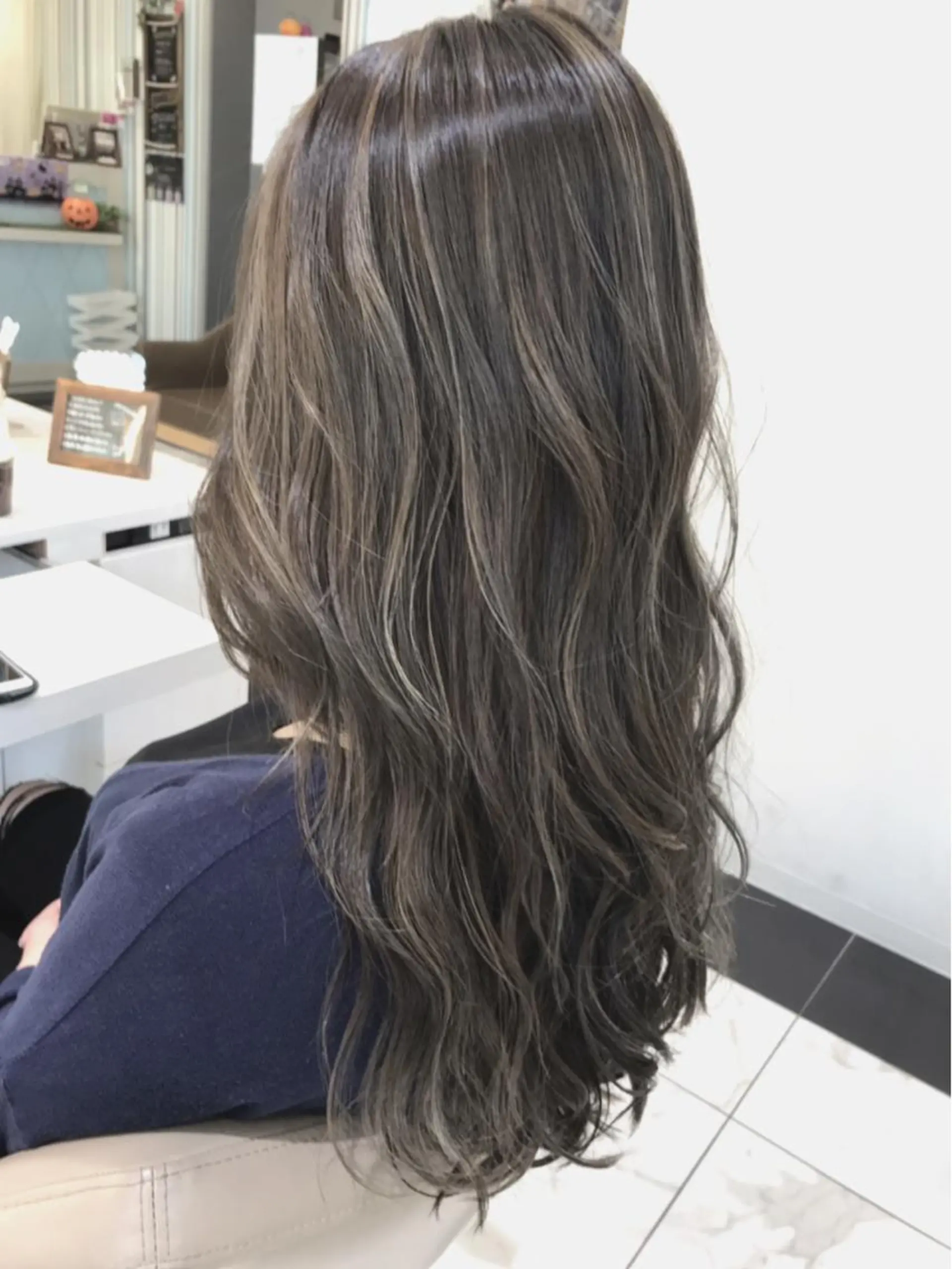 セミロング カラー アッシュ アッシュグレー ハイライトカラー ハイライト カット ヘアカラー 山崎俊輔/髪質改善 /バレイヤージュのヘアスタイル