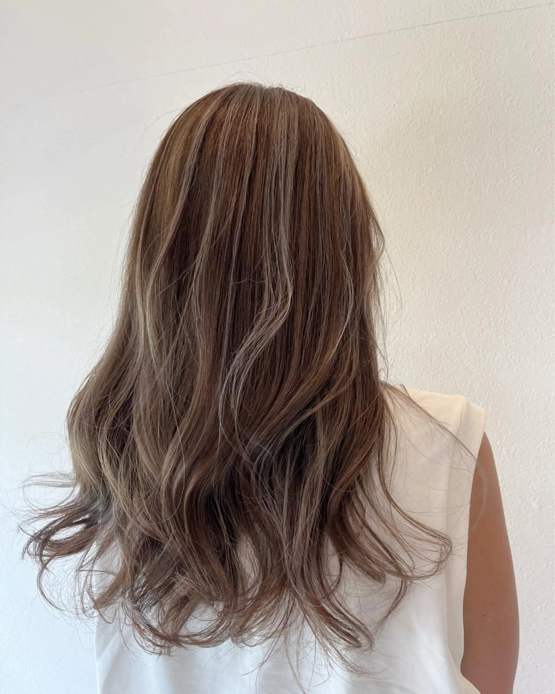 セミロング カラー グレージュ ハイライトカラー ハイライト カット ヘアカラー 松崎 崇のヘアスタイル