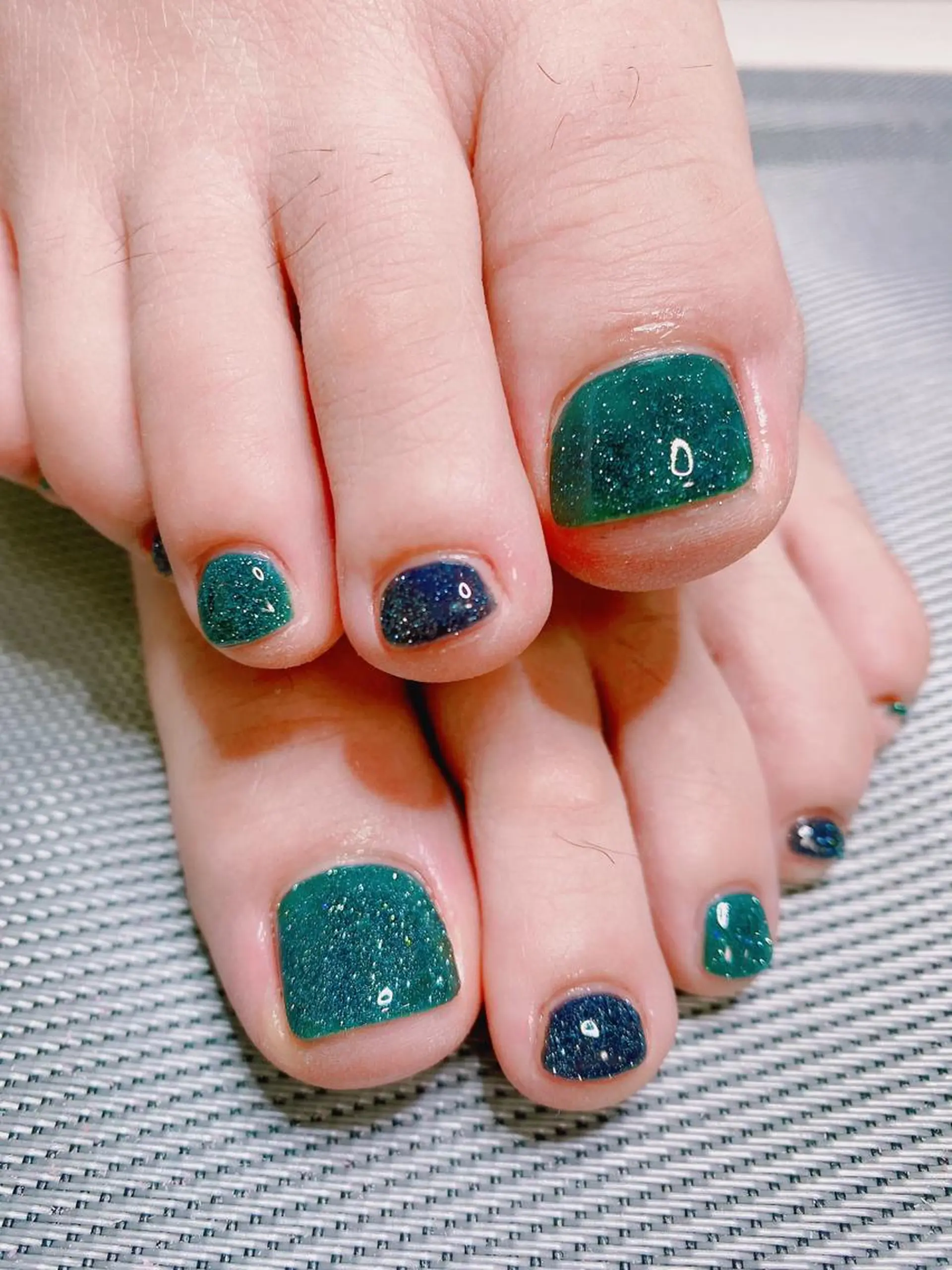 ネイル フラッシュネイル フットネイル グリーン ワンカラーネイル Jasmine nailsalon所属・ジャスミン ネイルサロンのネイルデザイン