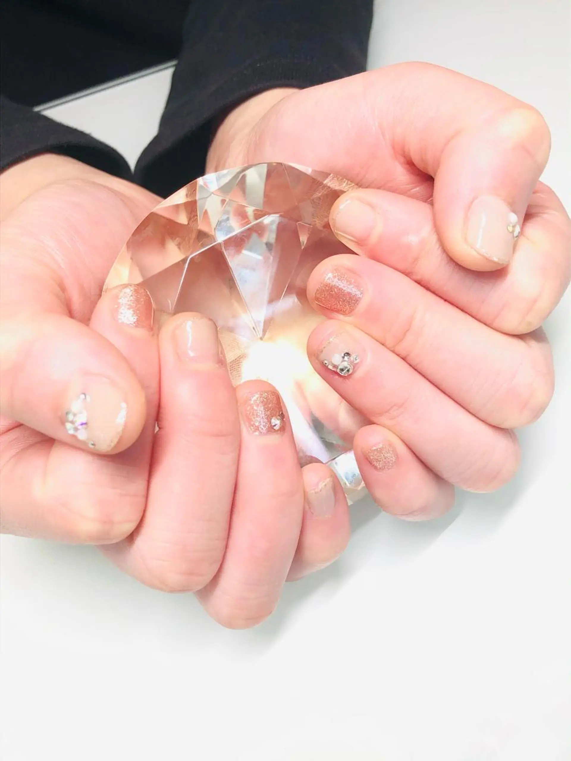 ネイル キラキラネイル ラメ(グリッター) ストーンネイル Mirei NAIL 金児のネイルデザイン