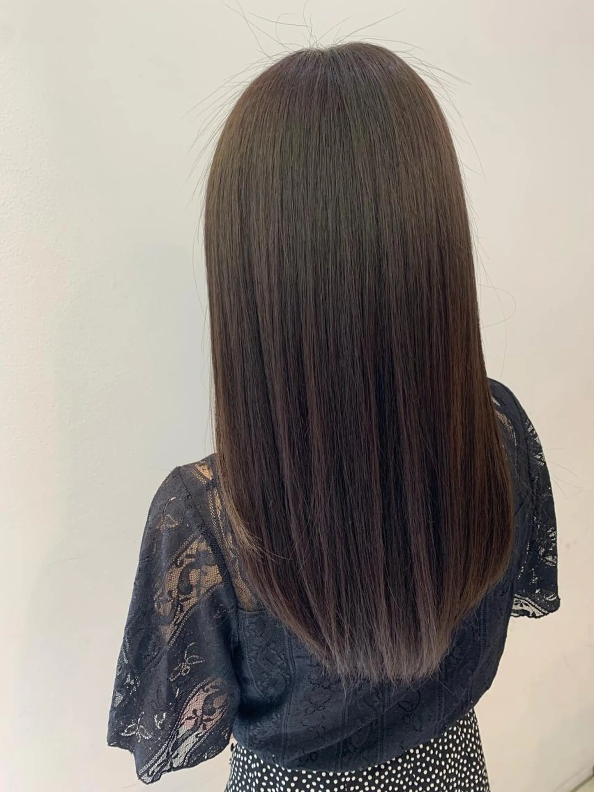 セミロング Uni.所属・地毛風ストレート/ 髪質改善/榎本流行のヘアスタイル