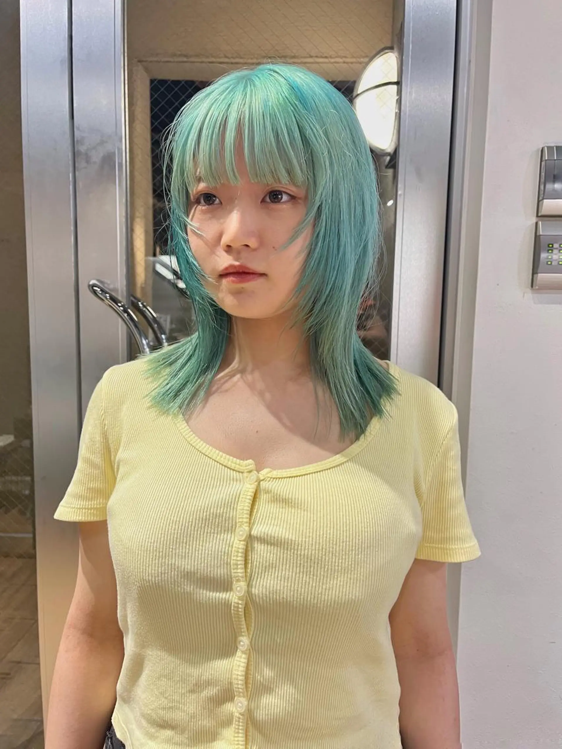 ミディアム 顔まわりレイヤー レイヤーカット カット ヘアカラー ハイトーンNo.1✨ パーマ✨イマイタツヤのヘアスタイル