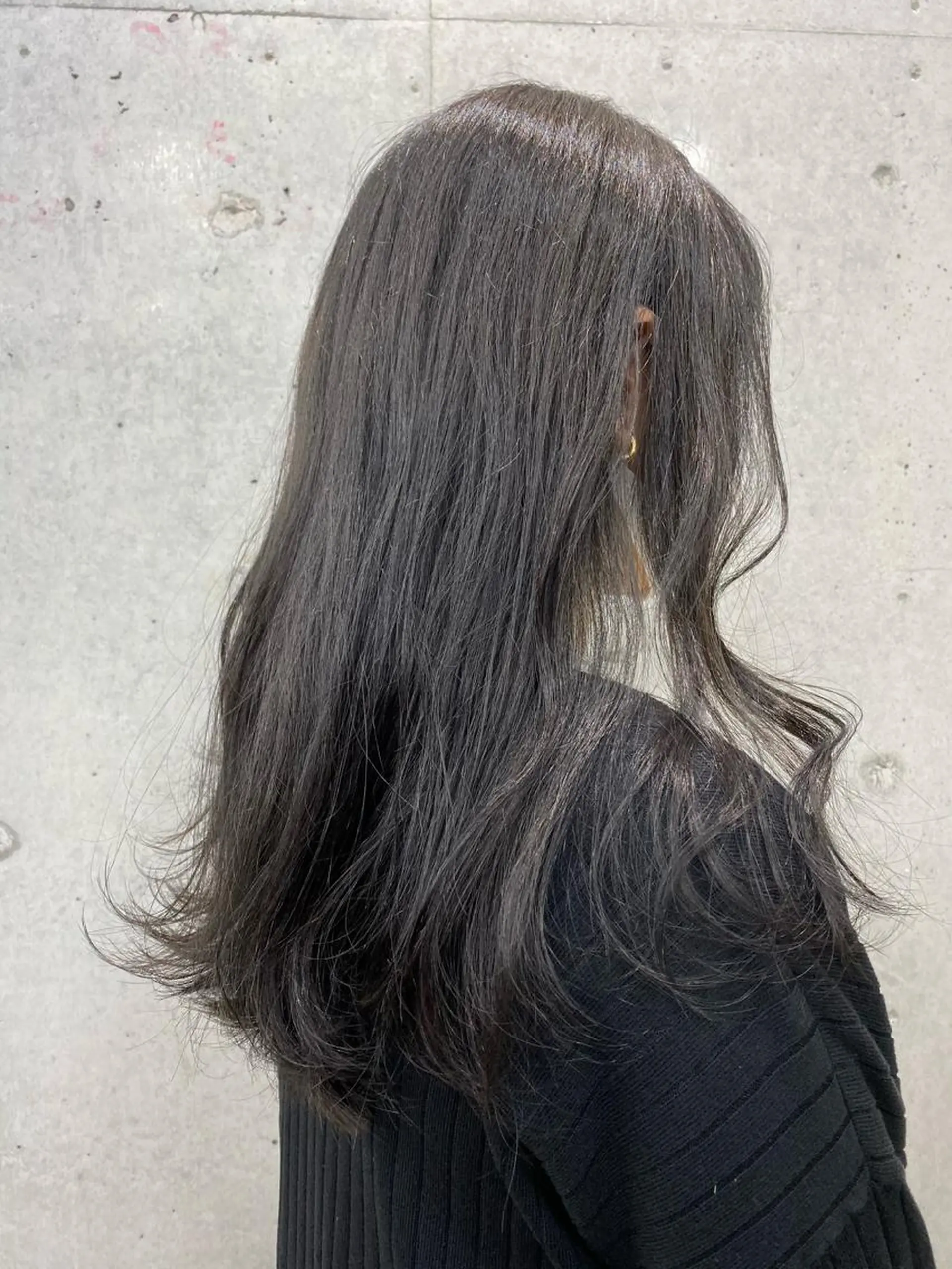 ロング カラー オリーブ/アッシュ やわらか透明感カラーのヘアスタイル